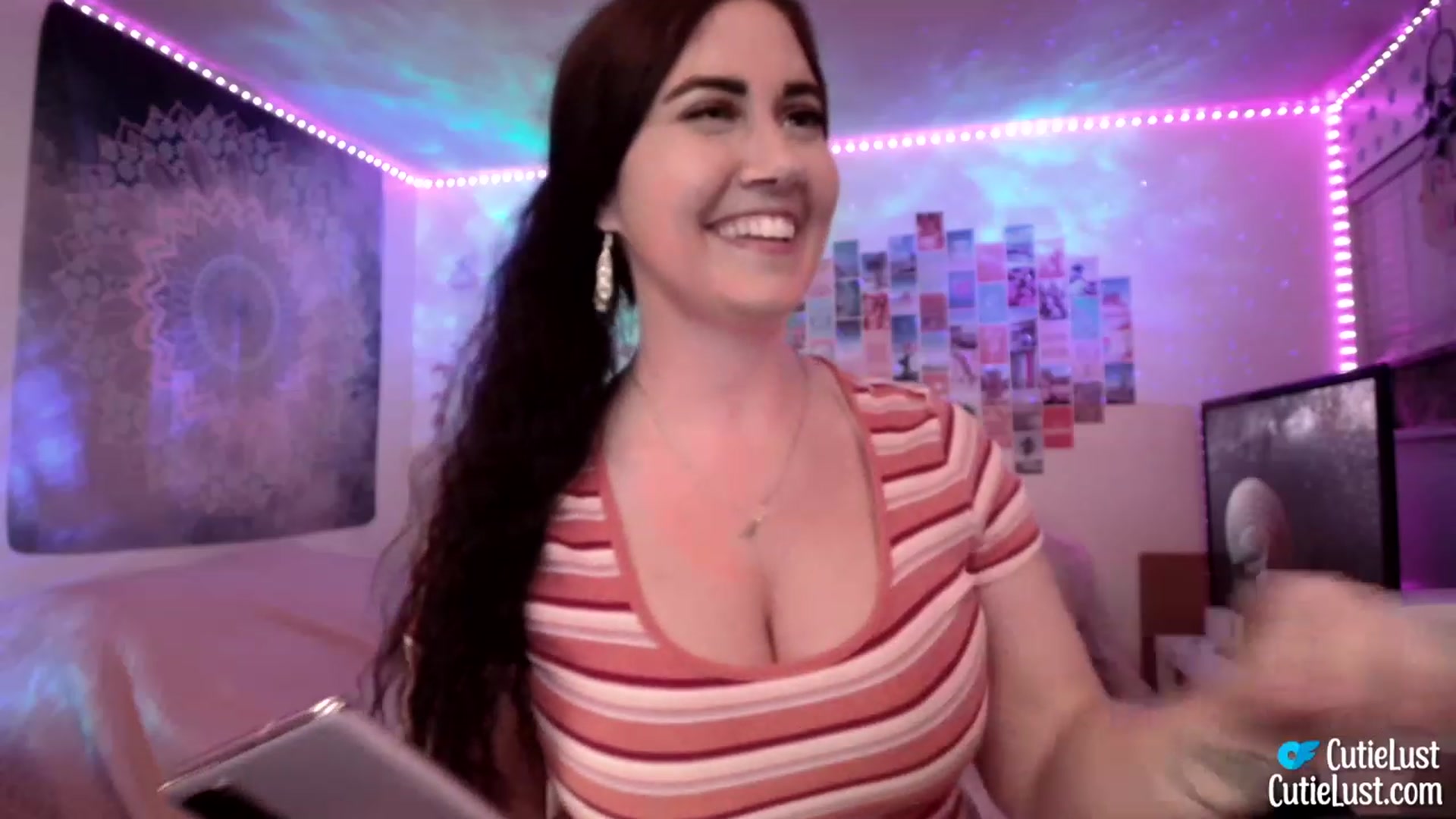 Gallery image thumbnail from Ashley's myfreecams stream on, 07/30/2023, 24:58 image 7 of 20