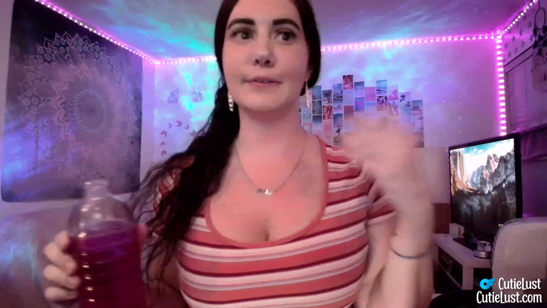 Gallery image thumbnail from Ashley's myfreecams stream on, 07/30/2023, 01:44 image 17 of 20