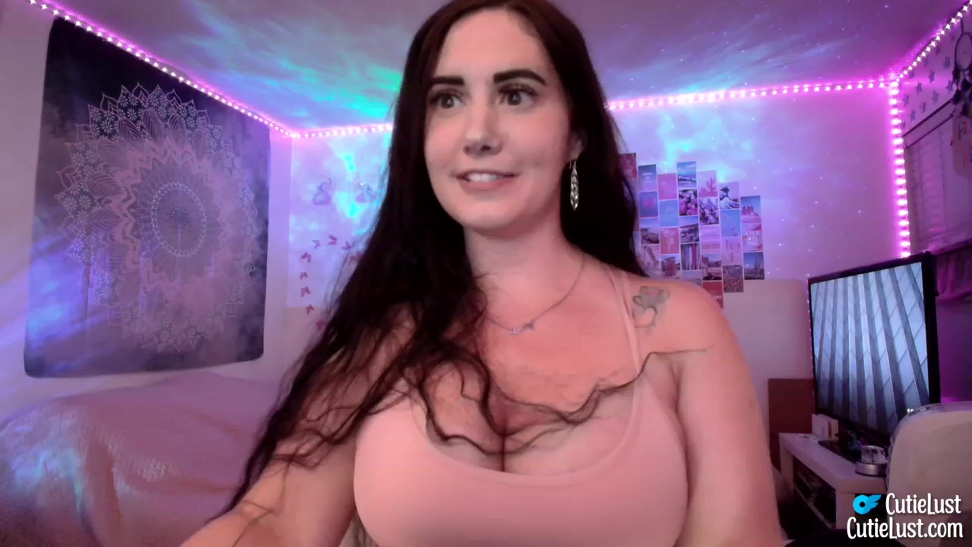 Gallery image thumbnail from Ashley's myfreecams stream on, 07/30/2023, 04:04 image 1 of 20