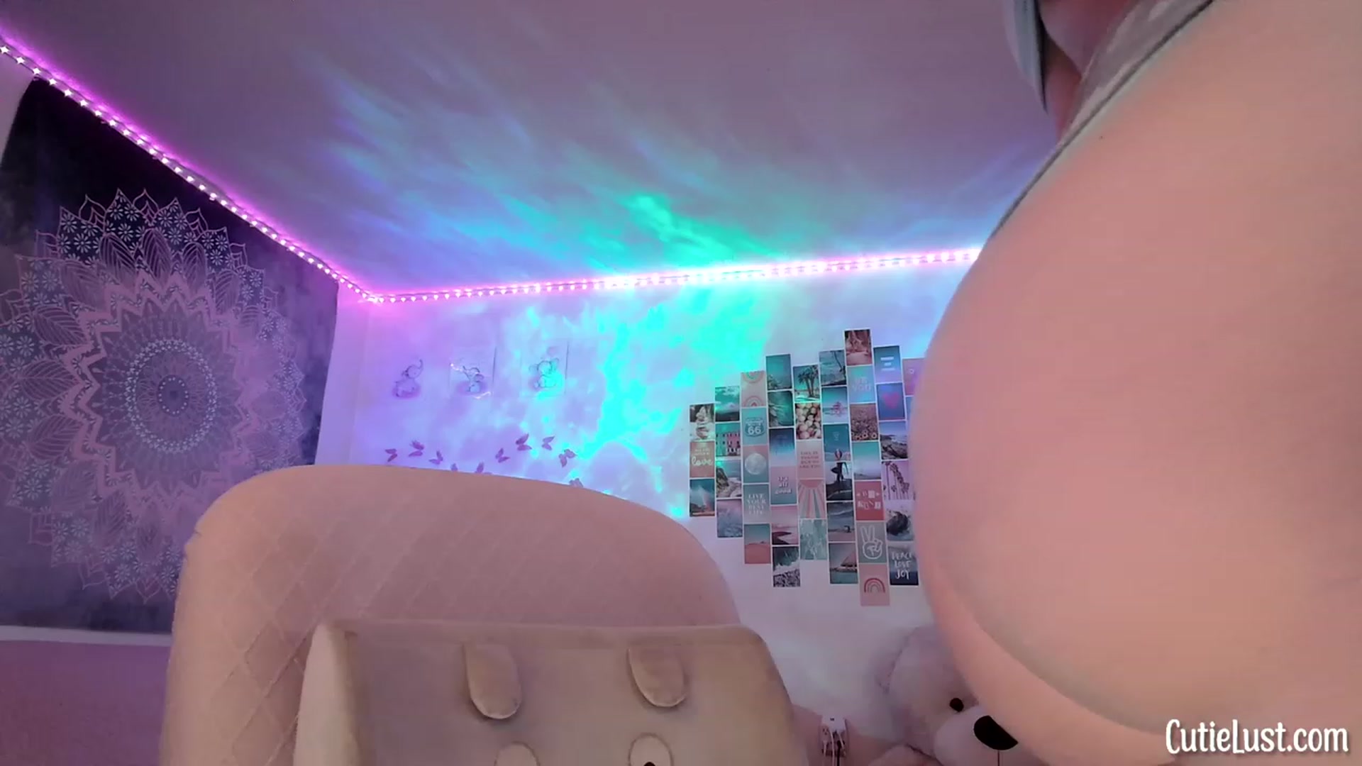 Gallery image thumbnail from Ashley's myfreecams stream on, 08/26/2023, 11:06 image 10 of 20