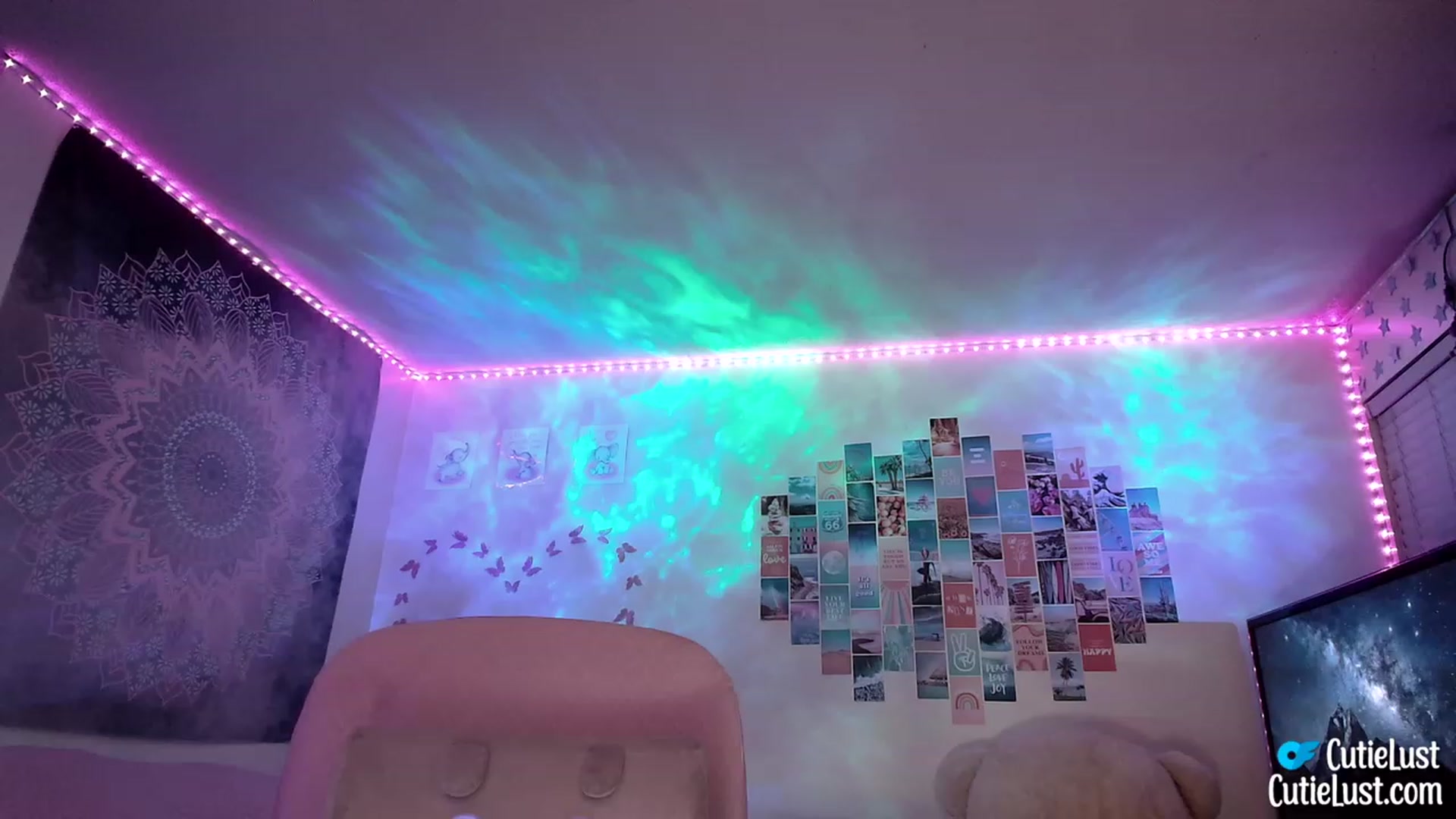 Gallery image thumbnail from Ashley's myfreecams stream on, 08/27/2023, 24:49 image 17 of 20
