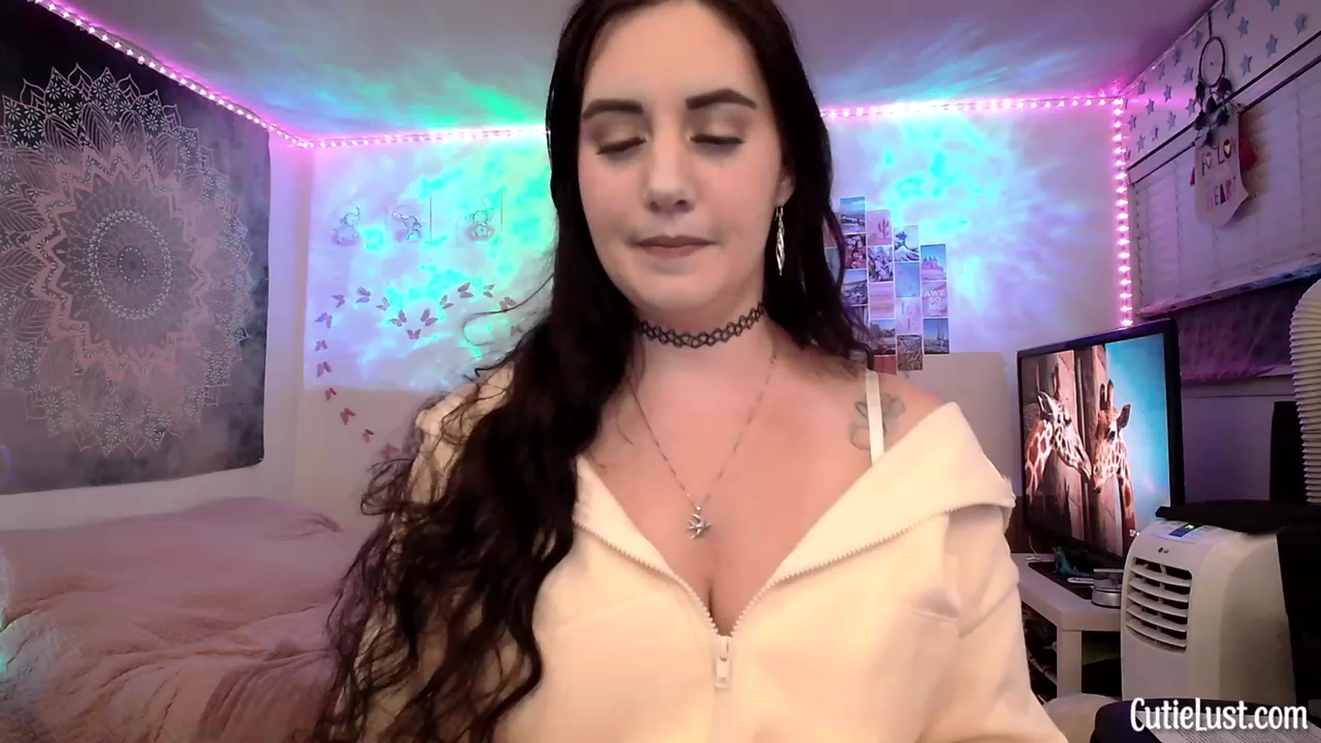 Gallery image thumbnail from Ashley's myfreecams stream on, 09/24/2023, 05:48 image 14 of 20