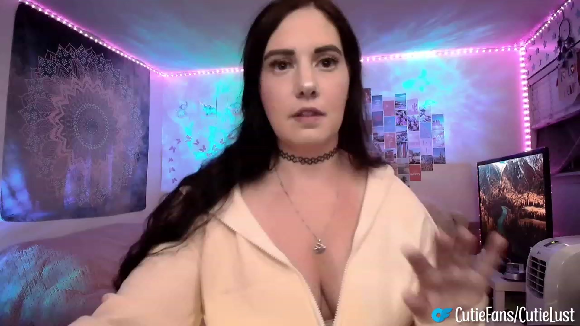Gallery image thumbnail from Ashley's myfreecams stream on, 09/30/2023, 07:28 image 13 of 20