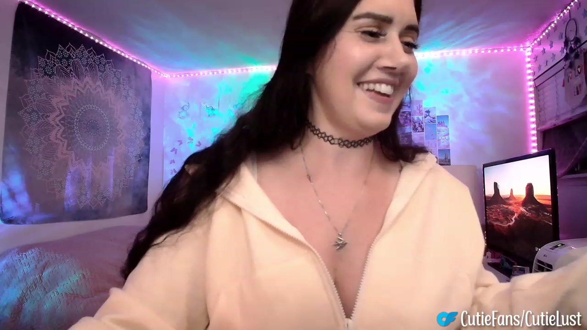Gallery image thumbnail from Ashley's myfreecams stream on, 09/30/2023, 07:28 image 20 of 20