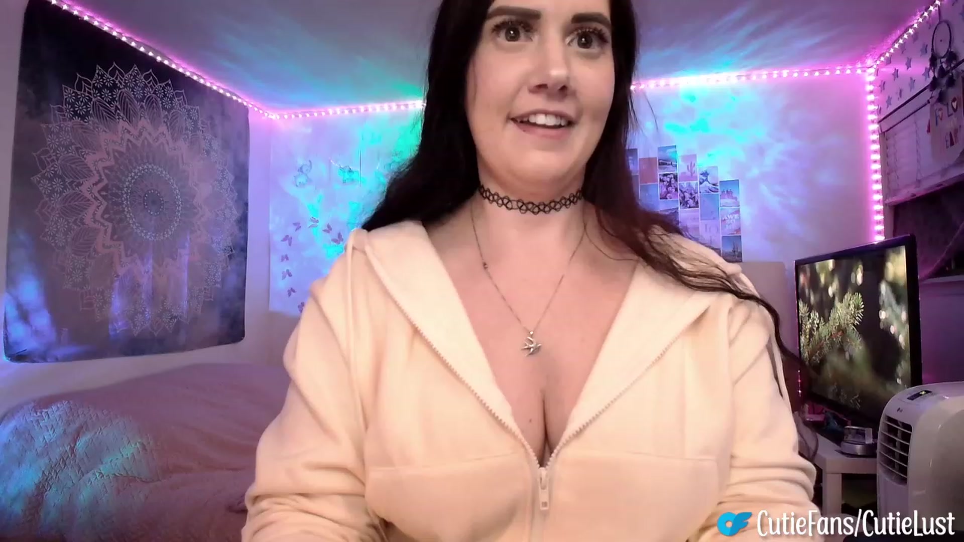 Gallery image thumbnail from Ashley's myfreecams stream on, 09/30/2023, 09:32 image 3 of 20