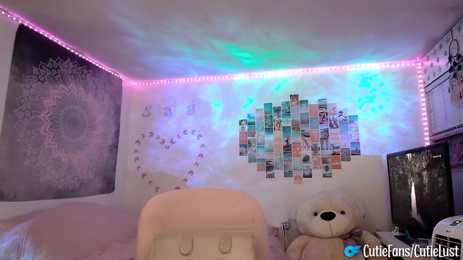 Gallery image thumbnail from Ashley's myfreecams stream on, 10/07/2023, 10:25 image 13 of 20