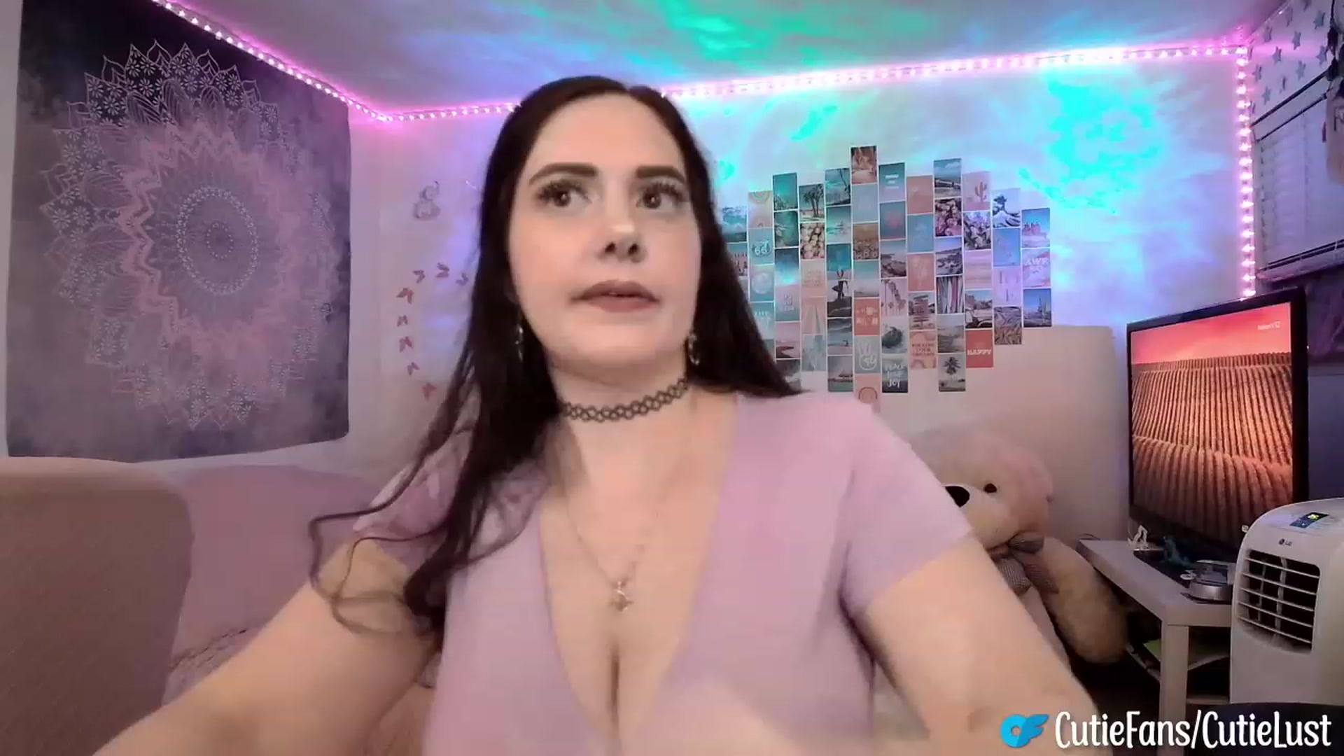Gallery image thumbnail from Ashley's myfreecams stream on, 10/07/2023, 11:34 image 5 of 20