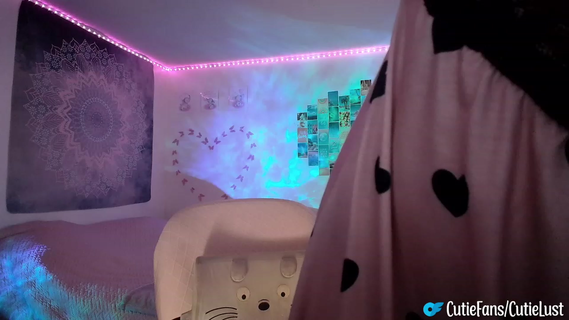 Gallery image thumbnail from Ashley's myfreecams stream on, 10/28/2023, 03:15 image 10 of 20