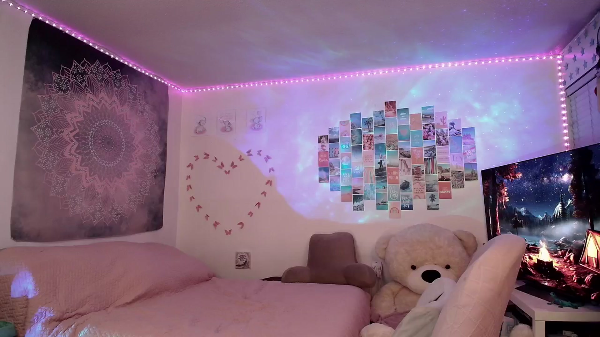 Gallery image thumbnail from Ashley's myfreecams stream on, 03/01/2024, 09:43 image 5 of 20
