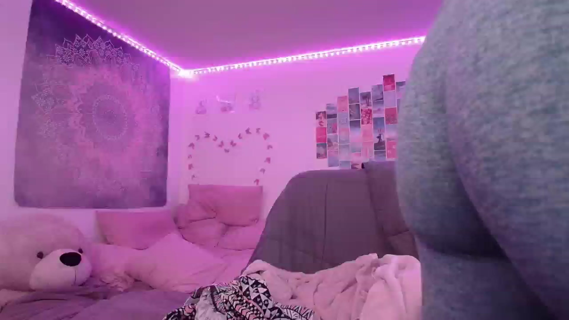 Gallery image thumbnail from Ashley's myfreecams stream on, 09/28/2024, 08:11 image 9 of 20