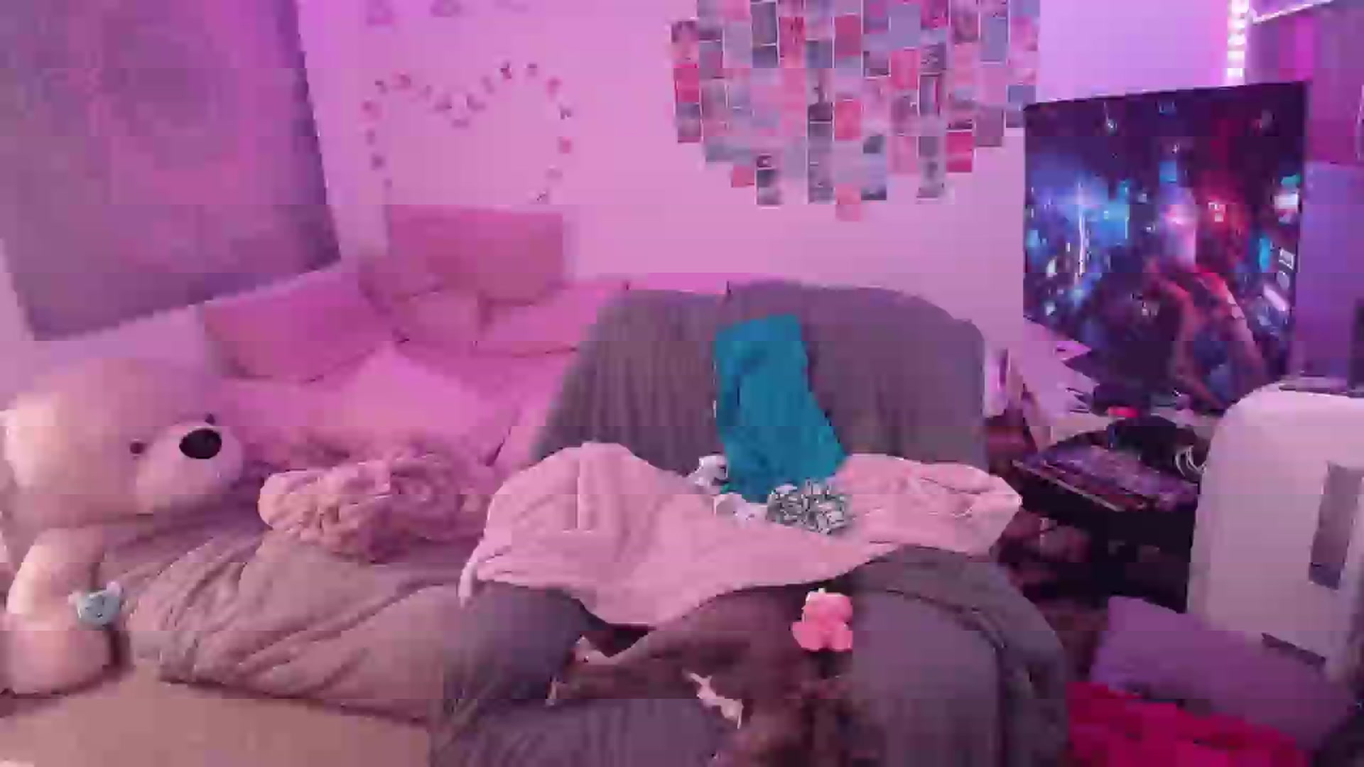 Gallery image thumbnail from Ashley's myfreecams stream on, 09/28/2024, 08:11 image 15 of 20