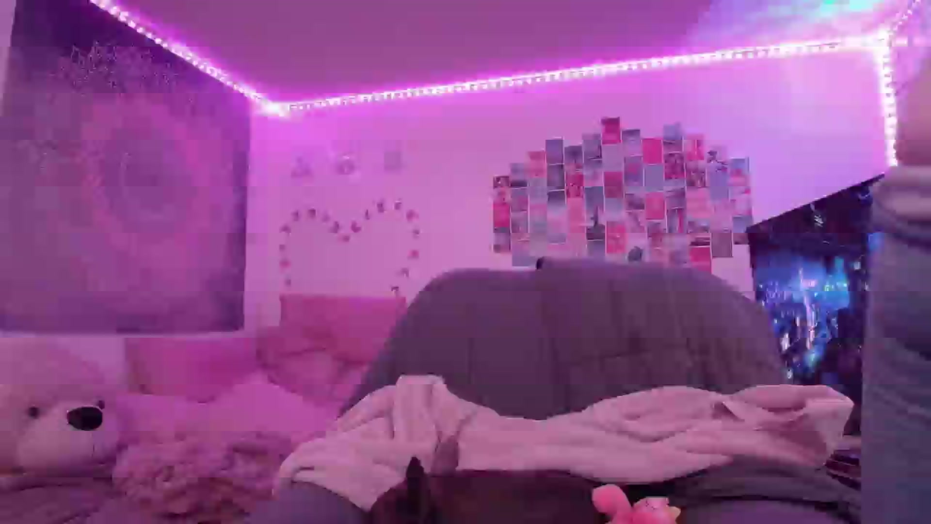 Gallery image thumbnail from Ashley's myfreecams stream on, 09/28/2024, 08:11 image 17 of 20