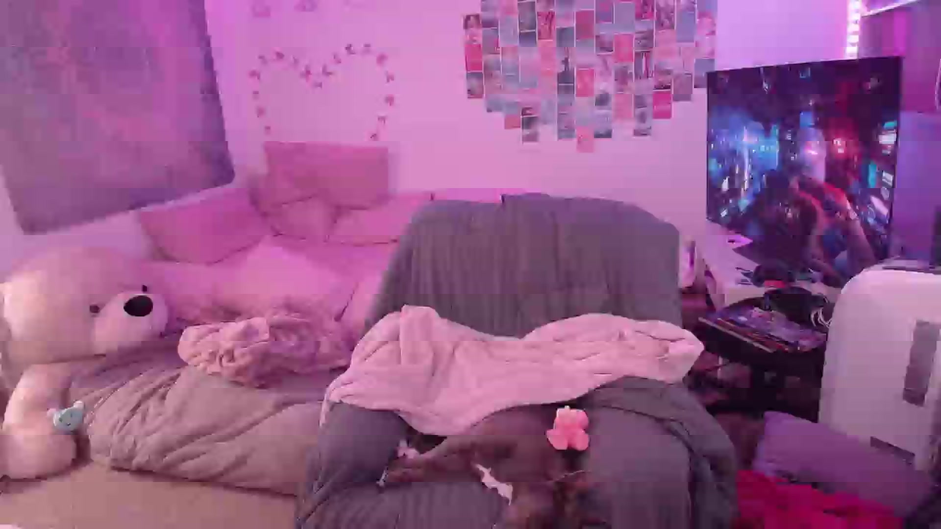 Gallery image thumbnail from Ashley's myfreecams stream on, 09/28/2024, 08:11 image 16 of 20