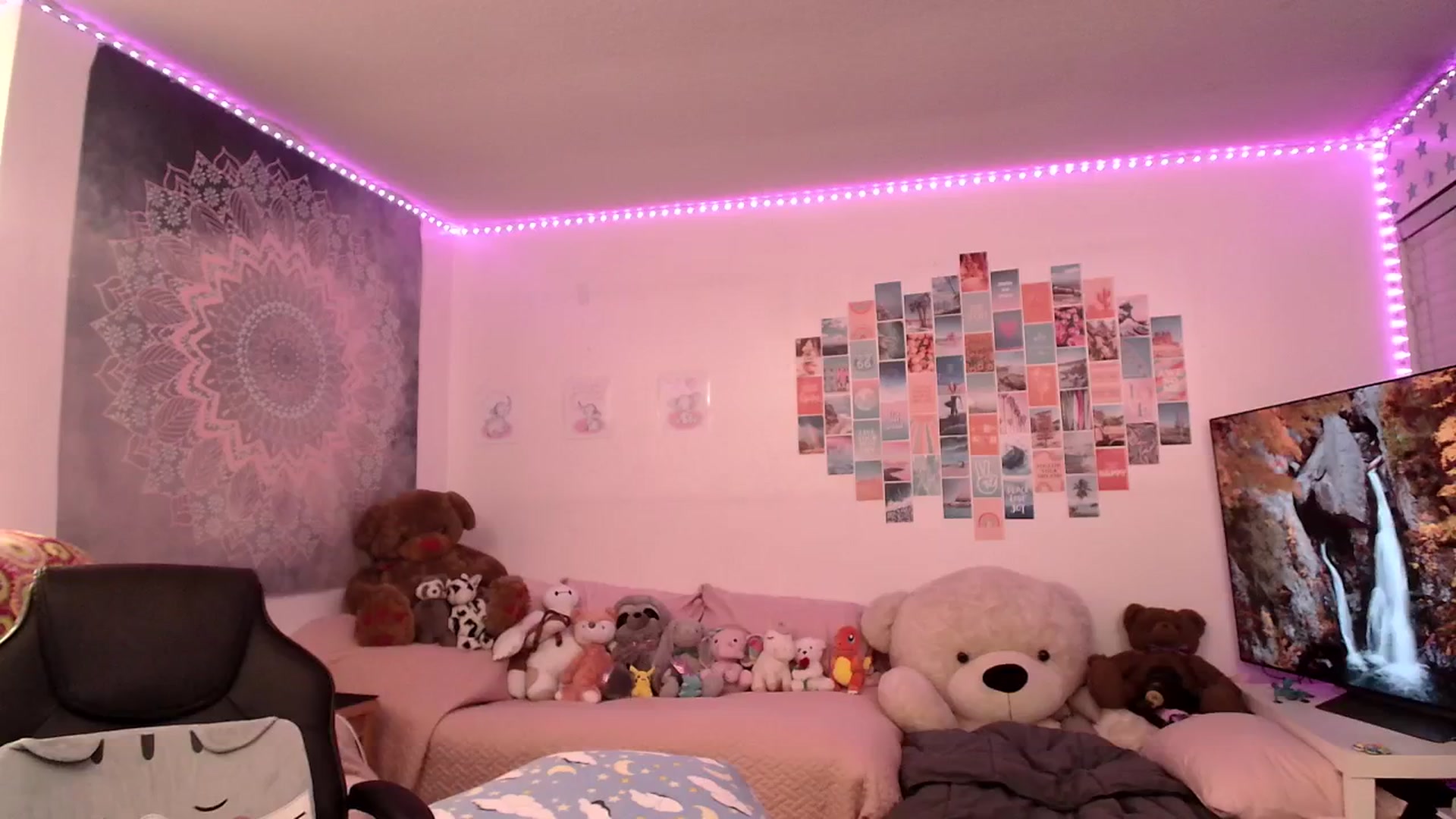 Gallery image thumbnail from Ashley's myfreecams stream on, 10/27/2024, 10:22 image 9 of 20
