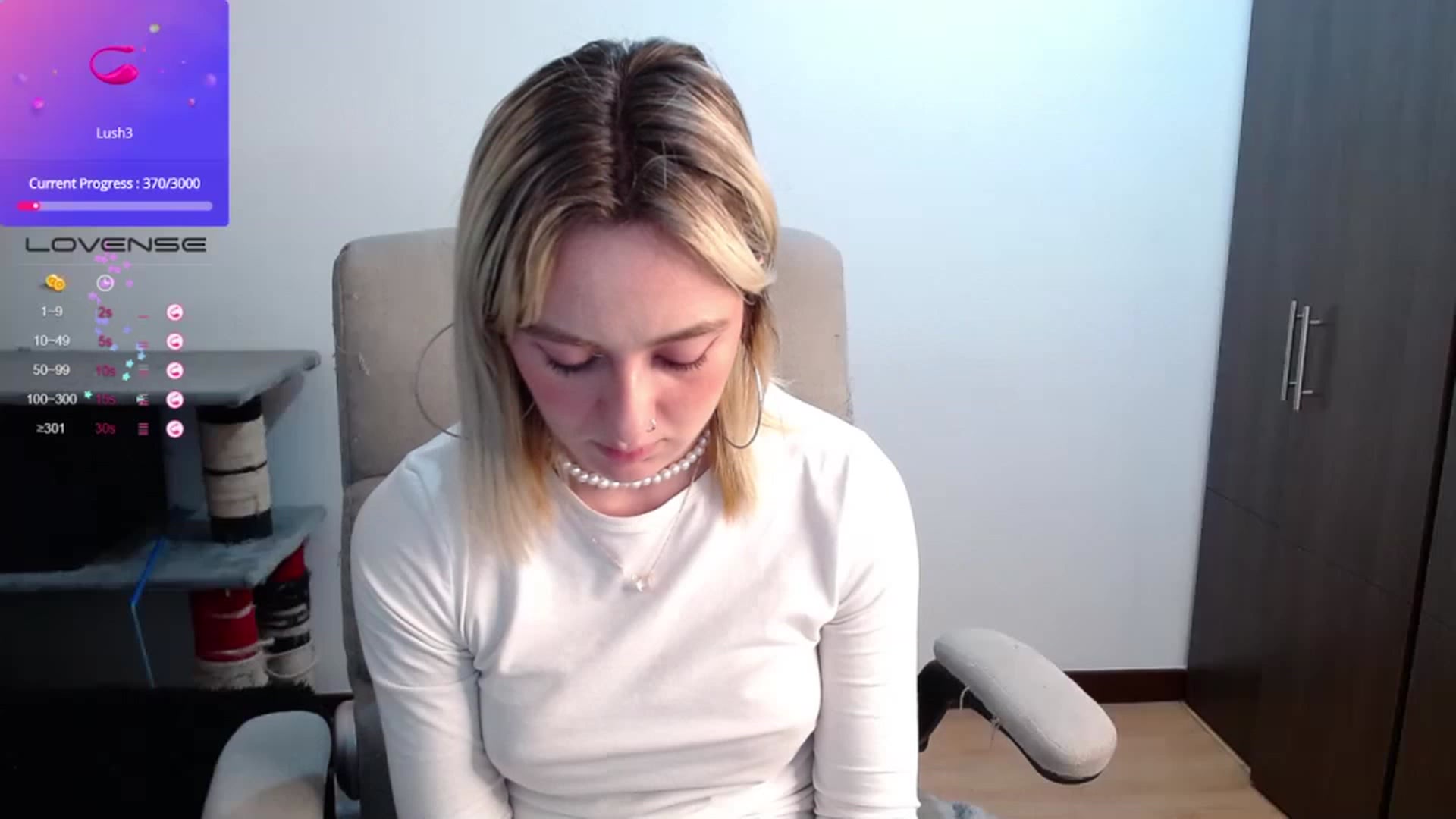 Gallery image thumbnail from Ashley0000's myfreecams stream on, 07/11/2023, 24:20 image 17 of 20