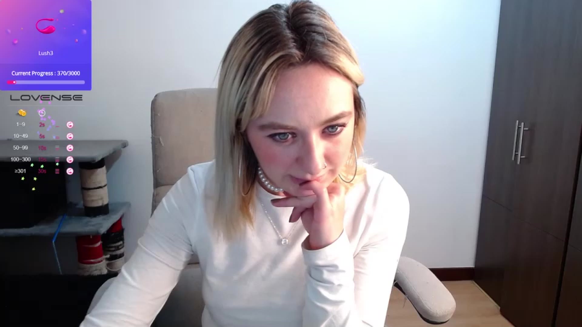 Gallery image thumbnail from Ashley0000's myfreecams stream on, 07/11/2023, 24:20 image 12 of 20