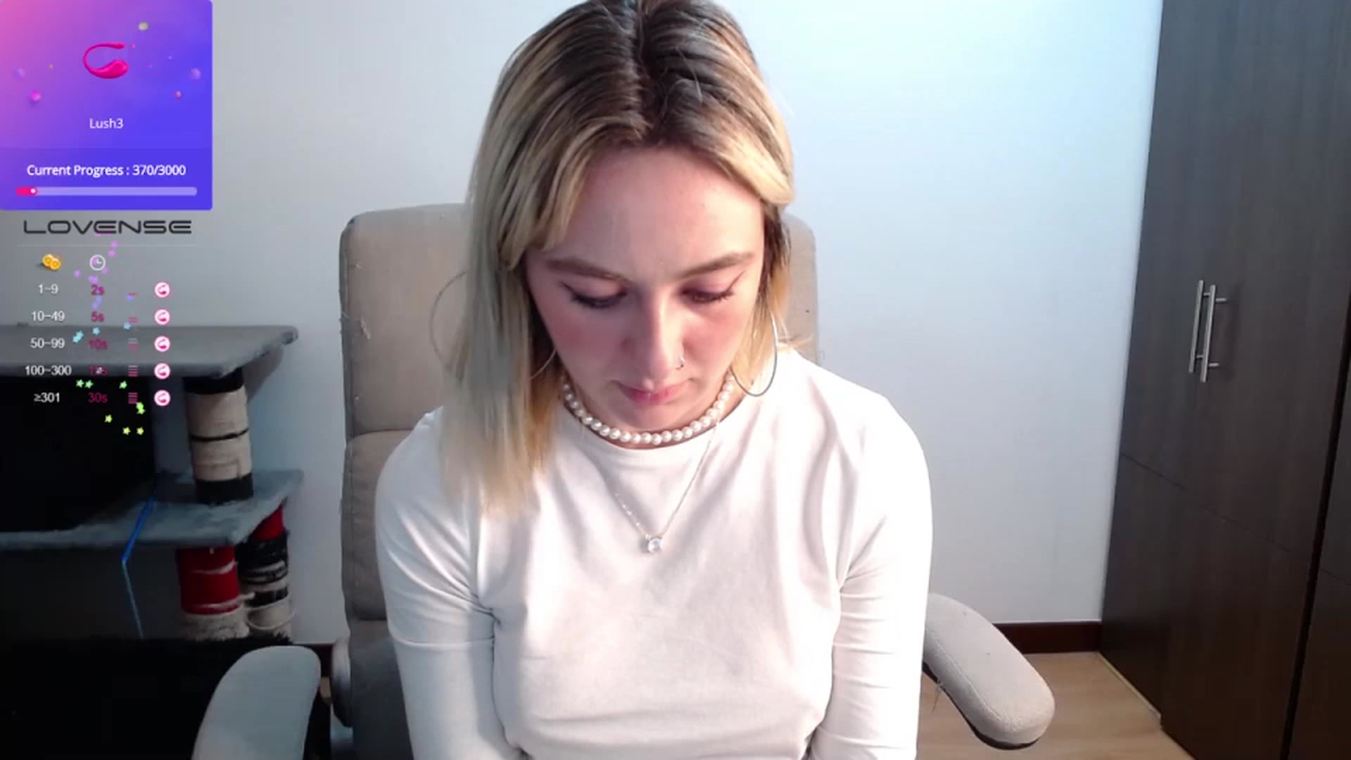 Gallery image thumbnail from Ashley0000's myfreecams stream on, 07/11/2023, 24:20 image 14 of 20
