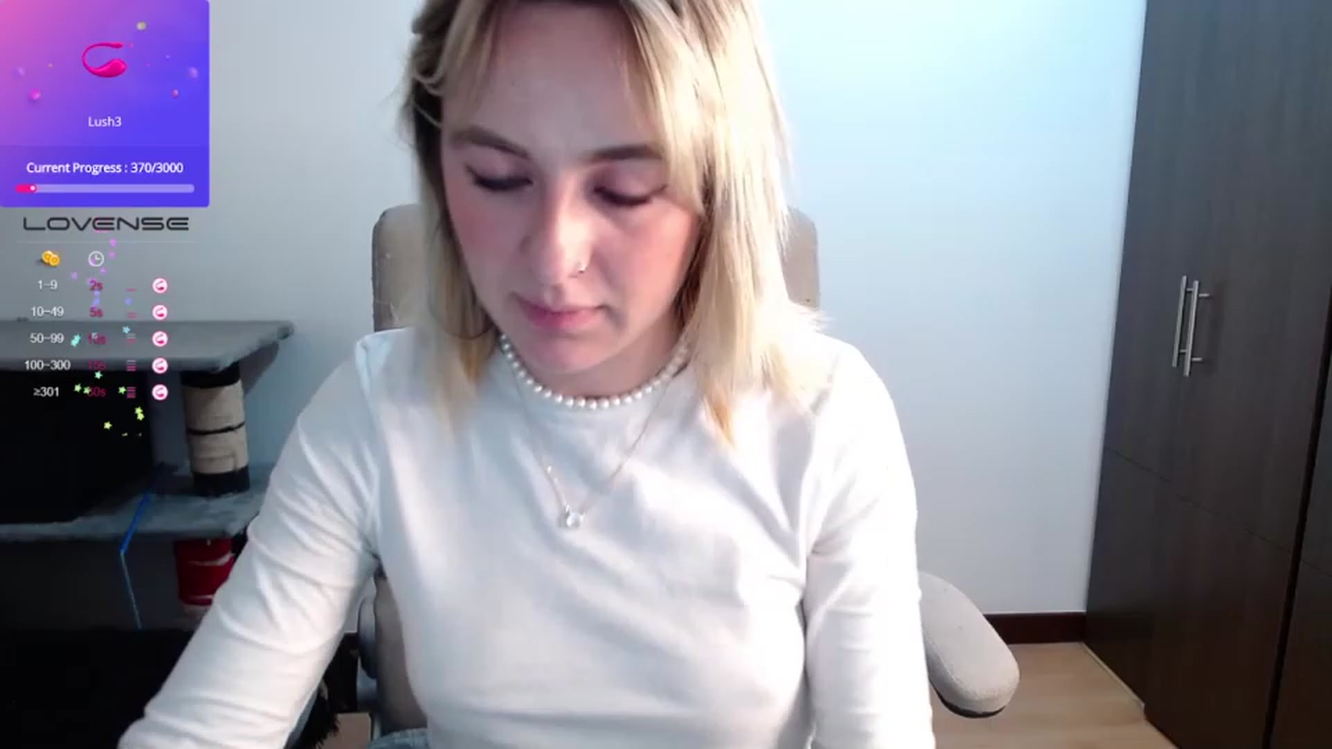 Gallery image thumbnail from Ashley0000's myfreecams stream on, 07/11/2023, 24:20 image 10 of 20
