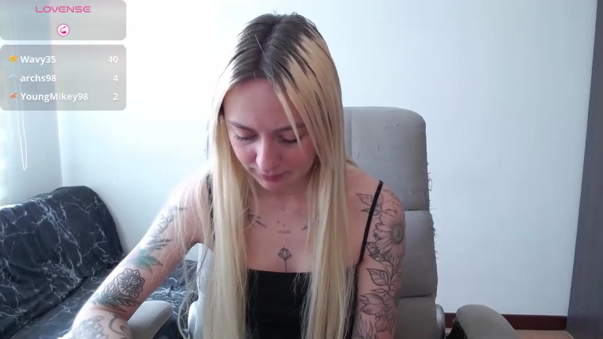 Gallery image thumbnail from Ashley0000's myfreecams stream on, 01/16/2025, 16:51 image 6 of 20