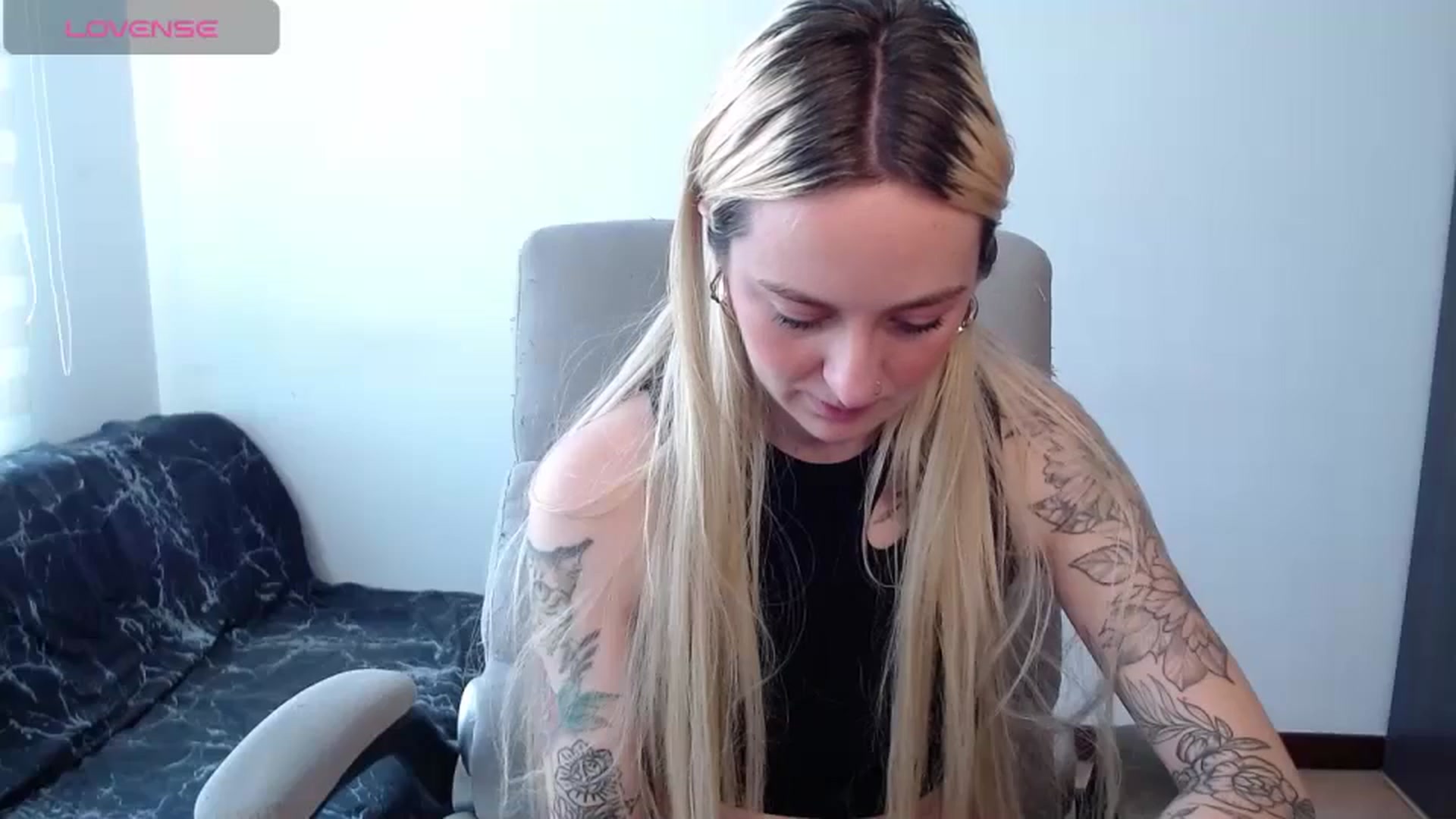 Gallery image thumbnail from Ashley0000's myfreecams stream on, 01/20/2025, 17:31 image 17 of 20