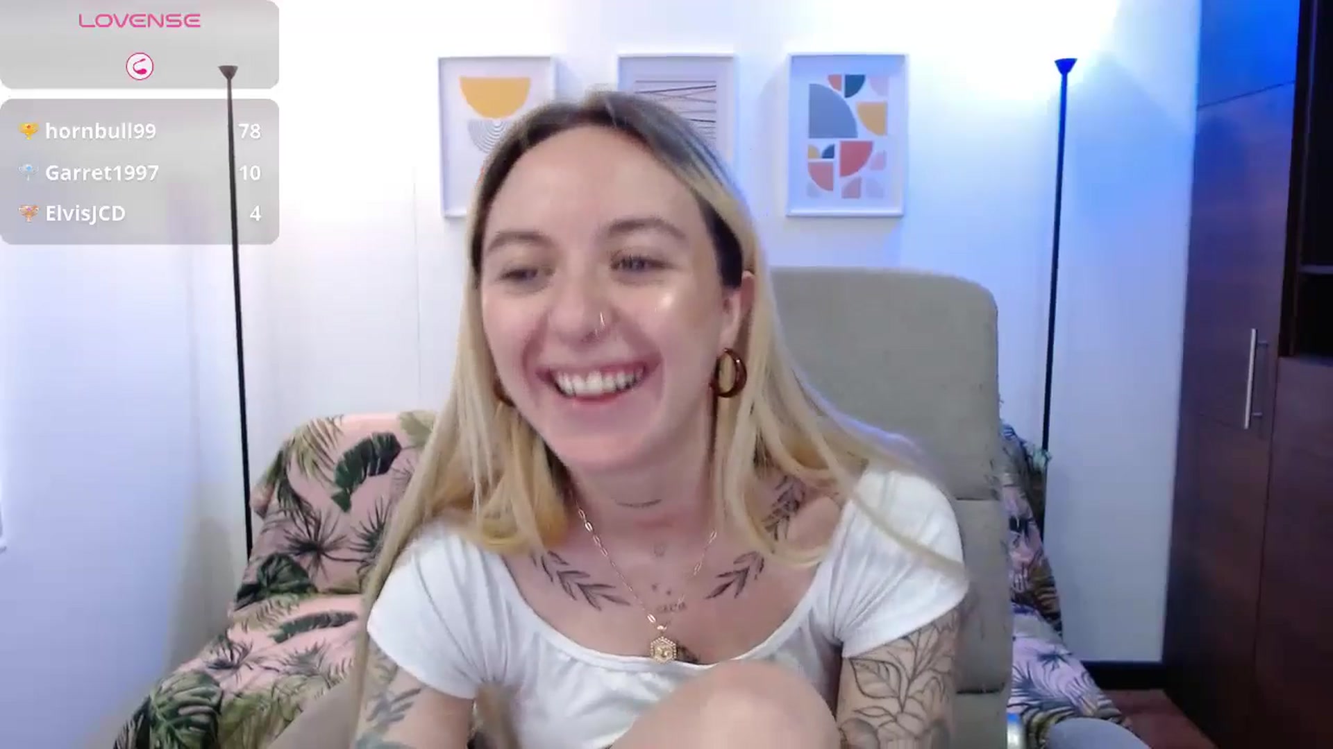 Gallery image thumbnail from Ashley0000's myfreecams stream on, 04/22/2025, 20:03 image 15 of 20