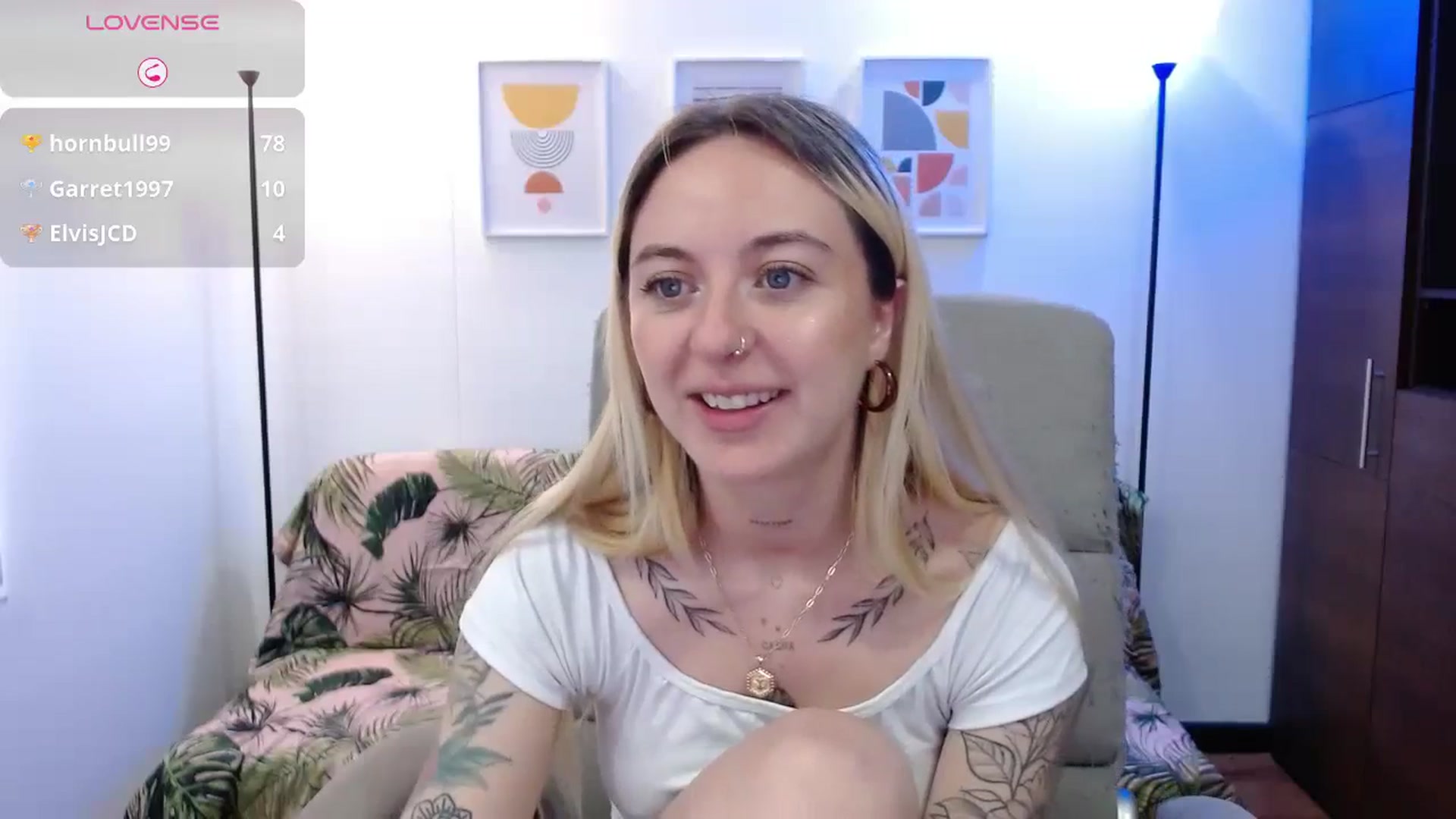 Gallery image thumbnail from Ashley0000's myfreecams stream on, 04/22/2025, 20:03 image 14 of 20