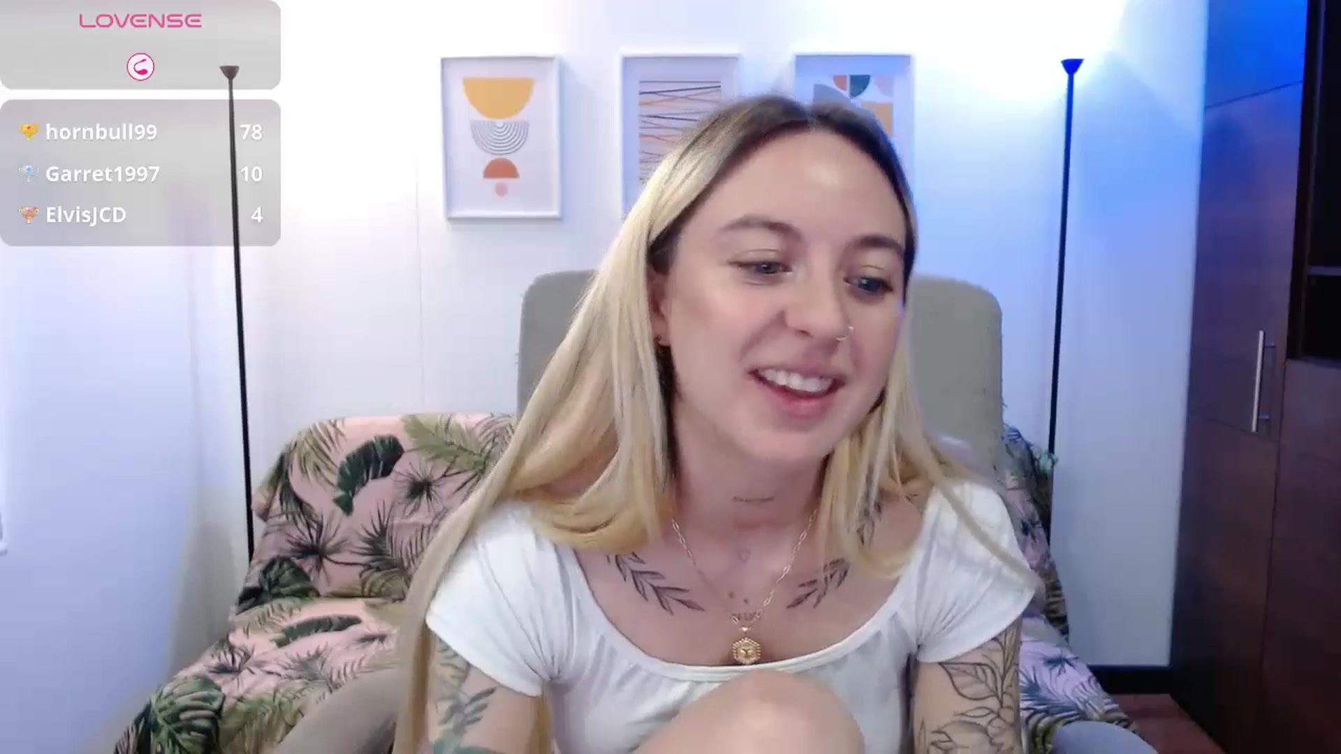 Gallery image thumbnail from Ashley0000's myfreecams stream on, 04/22/2025, 20:03 image 16 of 20