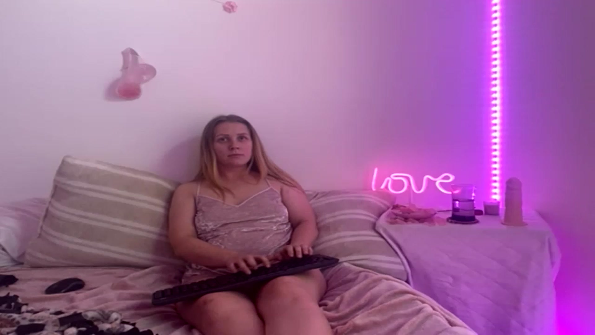 Gallery image thumbnail from Ashley1844's myfreecams stream on, 11/29/2022, 12:56 image 18 of 20