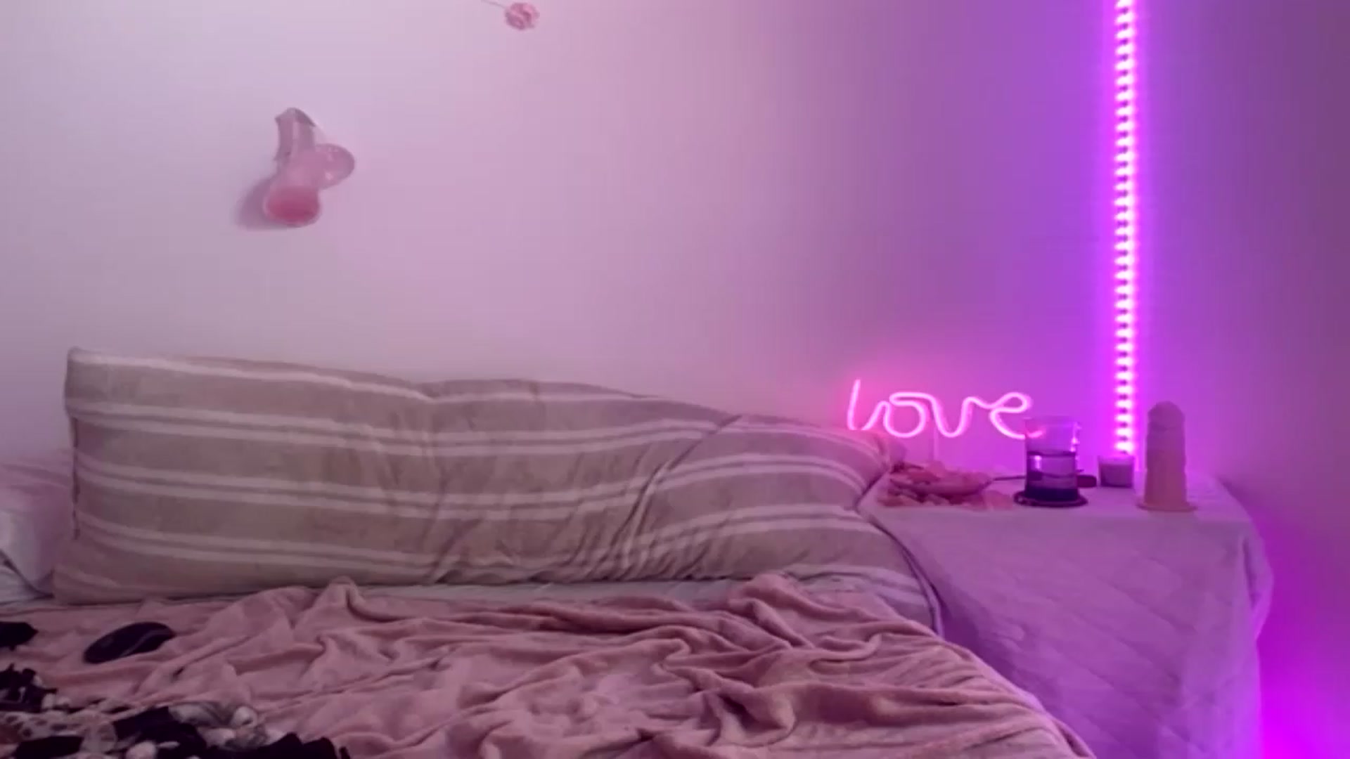 Gallery image thumbnail from Ashley1844's myfreecams stream on, 11/29/2022, 12:56 image 14 of 20