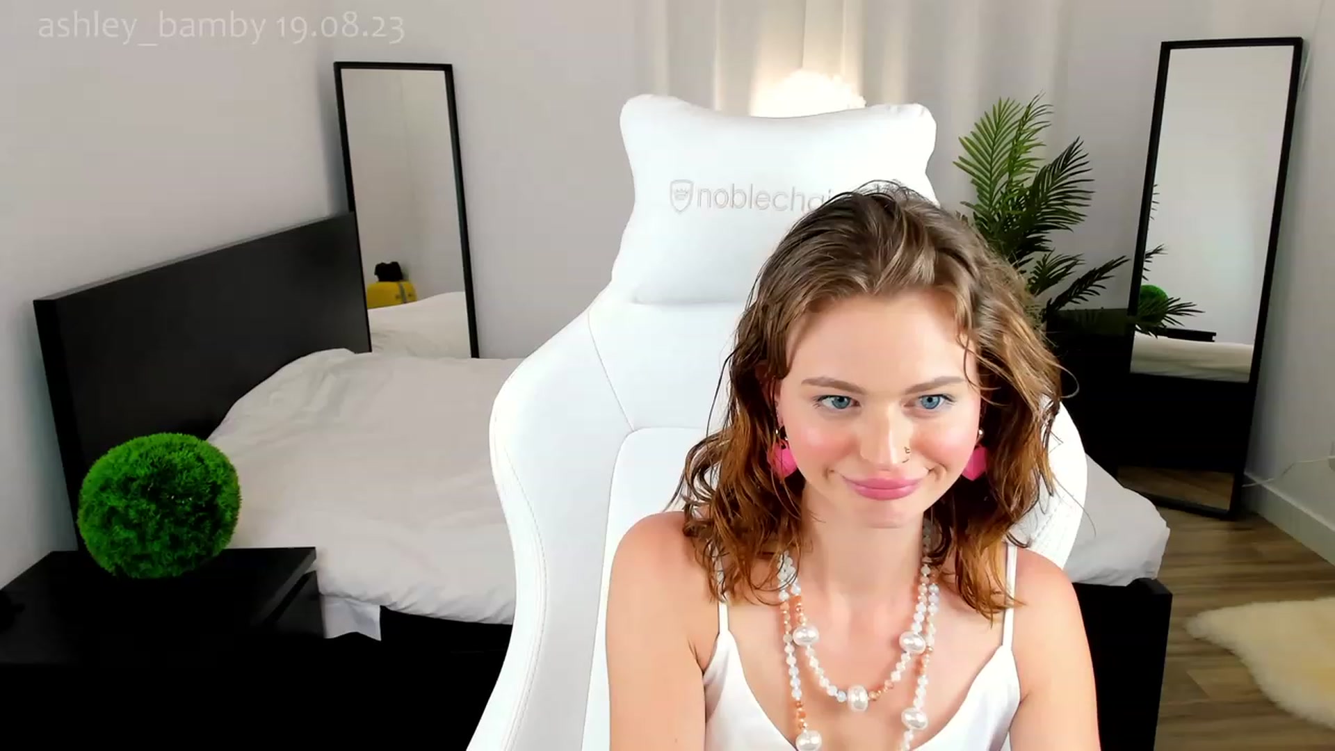 Gallery image thumbnail from AshleyBamby's myfreecams stream on, 08/19/2023, 20:00 image 4 of 20