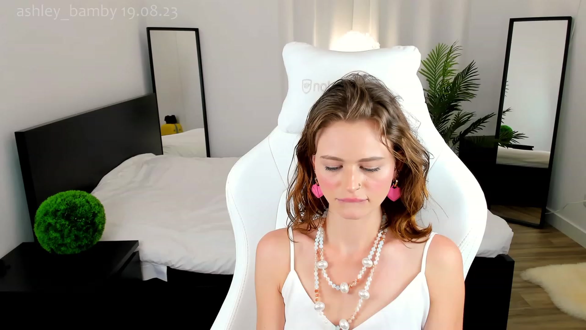 Gallery image thumbnail from AshleyBamby's myfreecams stream on, 08/19/2023, 20:00 image 3 of 20