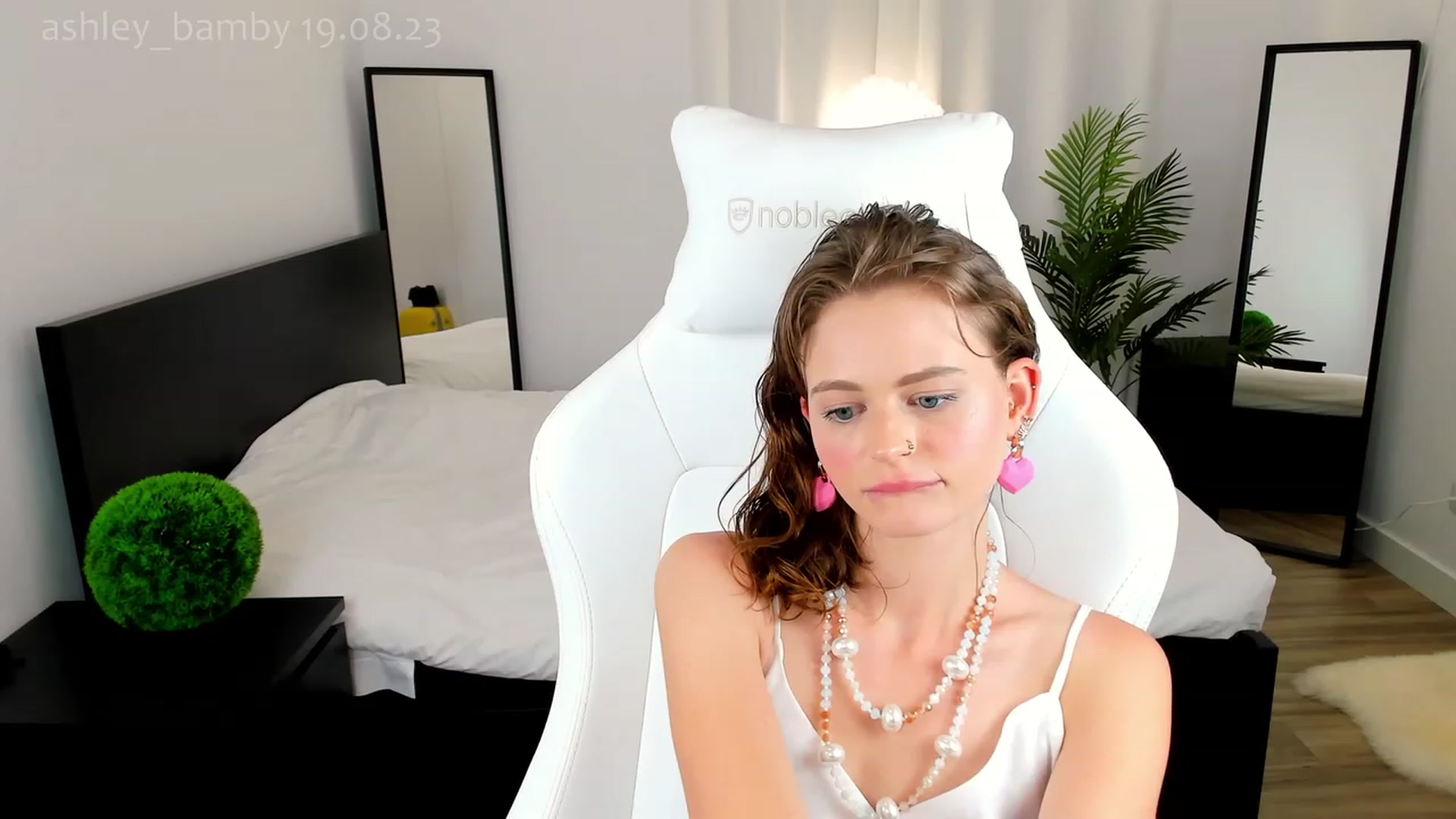 Gallery image thumbnail from AshleyBamby's myfreecams stream on, 08/19/2023, 20:00 image 15 of 20