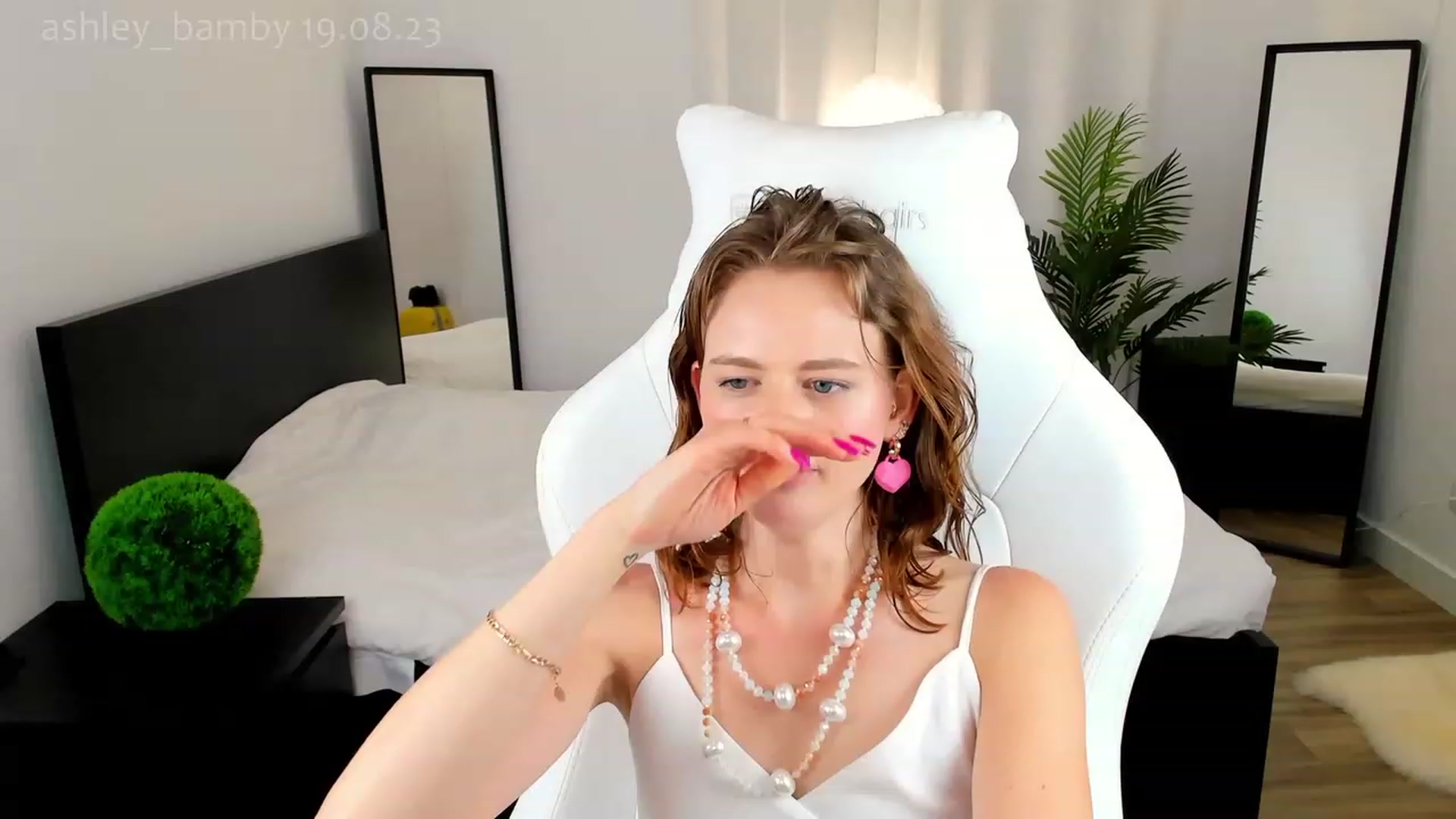 Gallery image thumbnail from AshleyBamby's myfreecams stream on, 08/19/2023, 20:00 image 14 of 20
