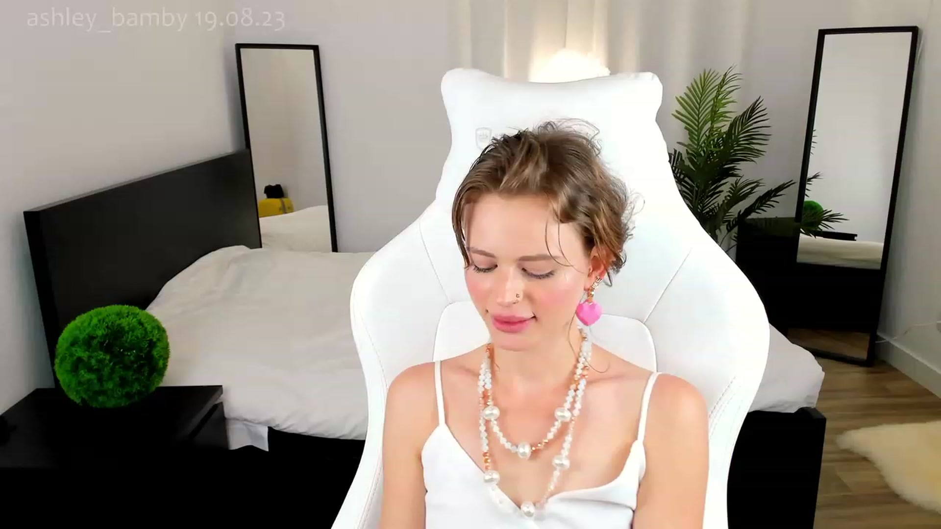 Gallery image thumbnail from AshleyBamby's myfreecams stream on, 08/19/2023, 20:00 image 11 of 20