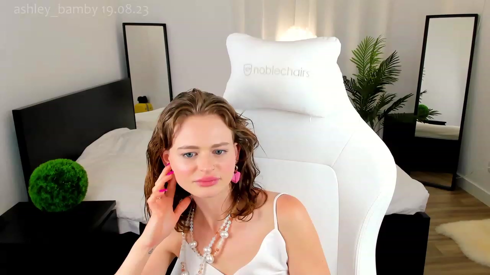 Gallery image thumbnail from AshleyBamby's myfreecams stream on, 08/19/2023, 20:00 image 20 of 20