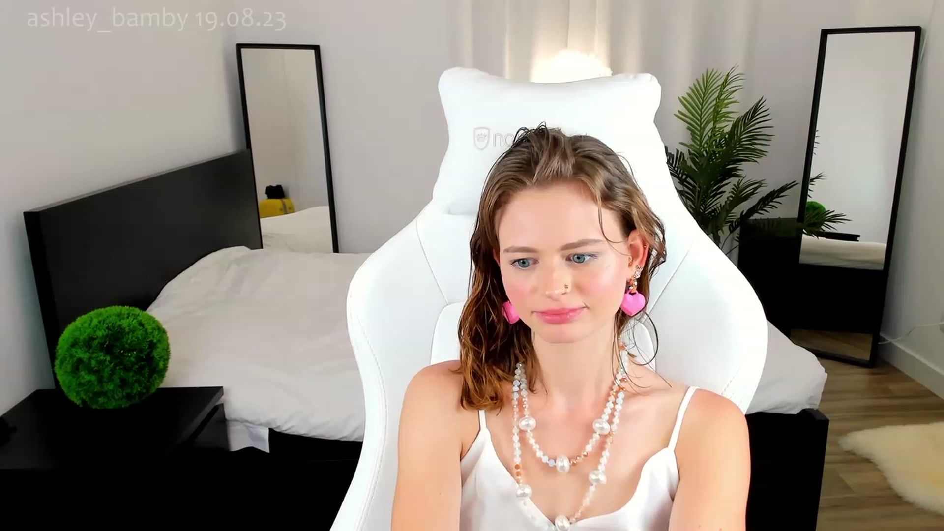Gallery image thumbnail from AshleyBamby's myfreecams stream on, 08/19/2023, 20:00 image 6 of 20