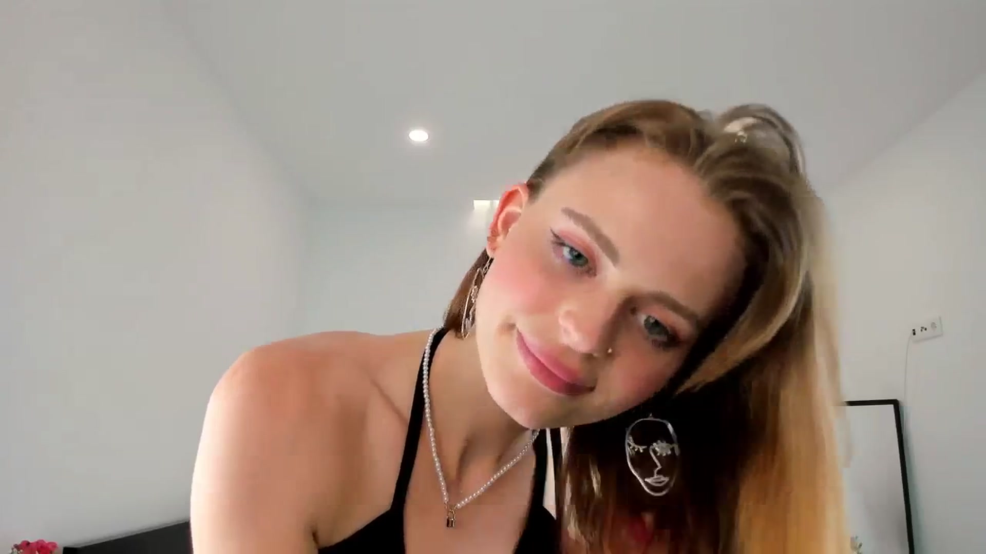 Gallery image thumbnail from AshleyBamby's myfreecams stream on, 08/26/2023, 20:16 image 9 of 20