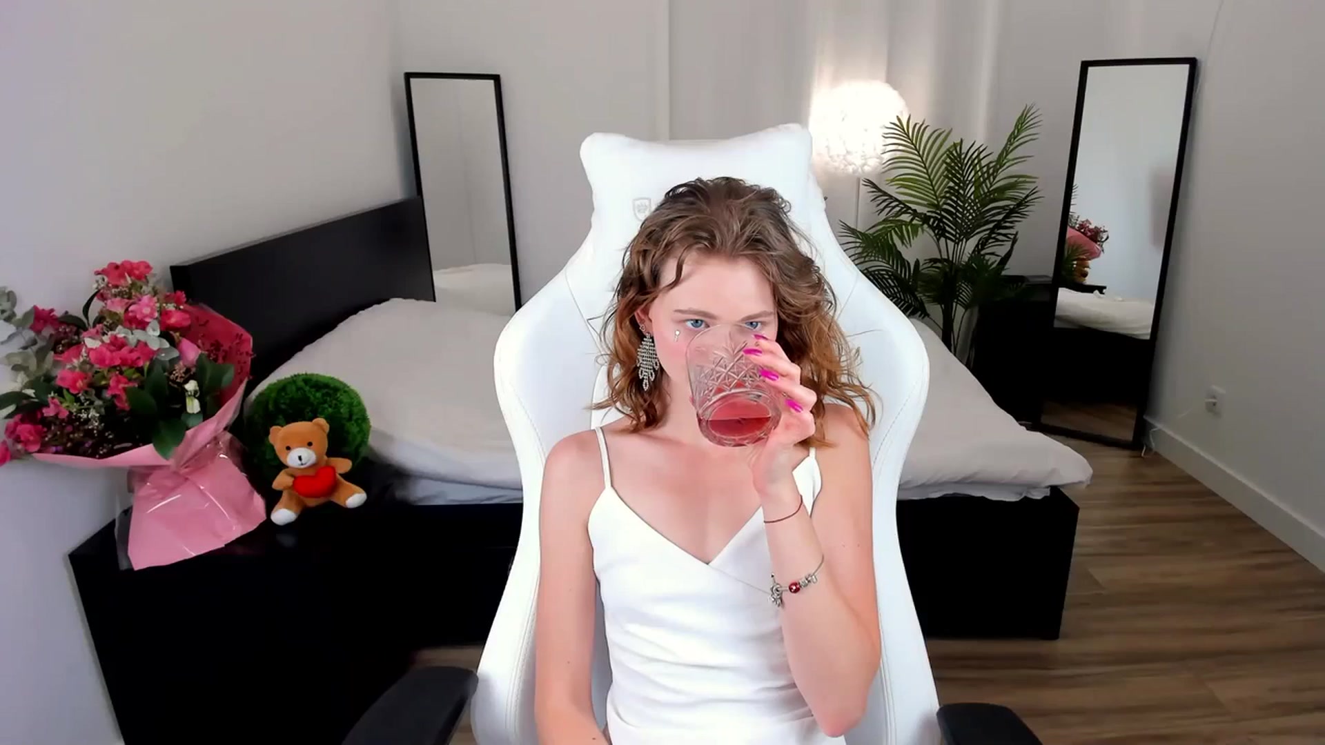 Gallery image thumbnail from AshleyBamby's myfreecams stream on, 08/27/2023, 23:26 image 12 of 20