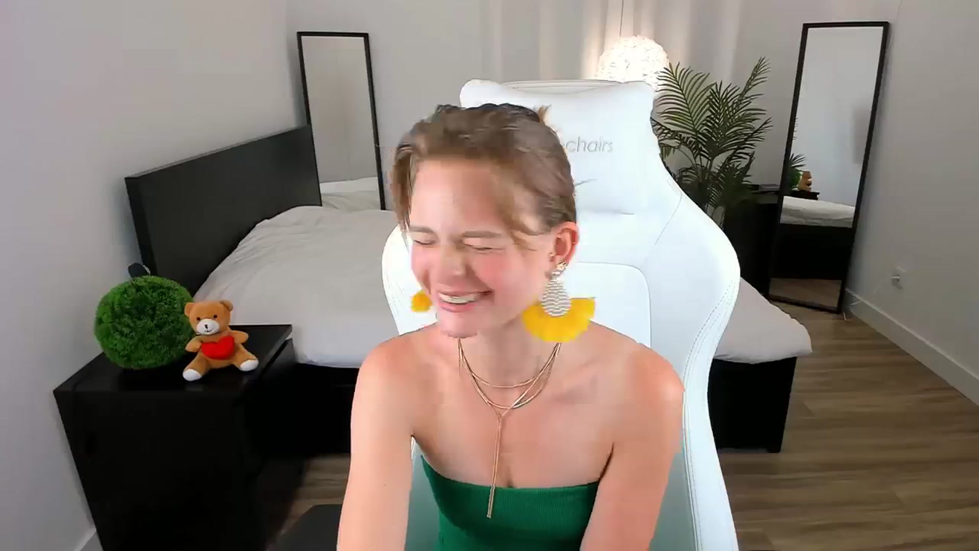 Gallery image thumbnail from AshleyBamby's myfreecams stream on, 09/01/2023, 24:11 image 18 of 20