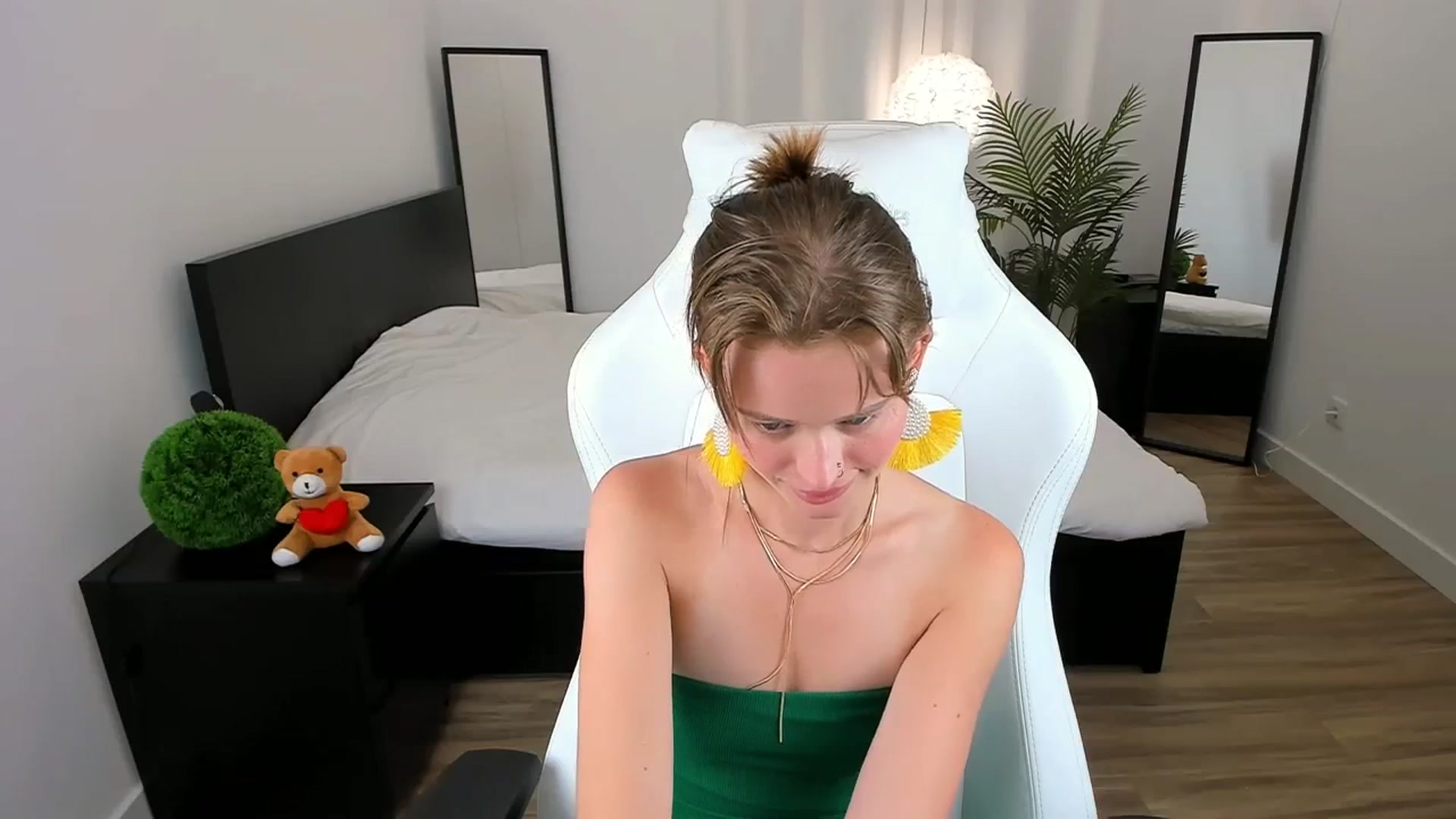 Gallery image thumbnail from AshleyBamby's myfreecams stream on, 09/01/2023, 24:11 image 19 of 20