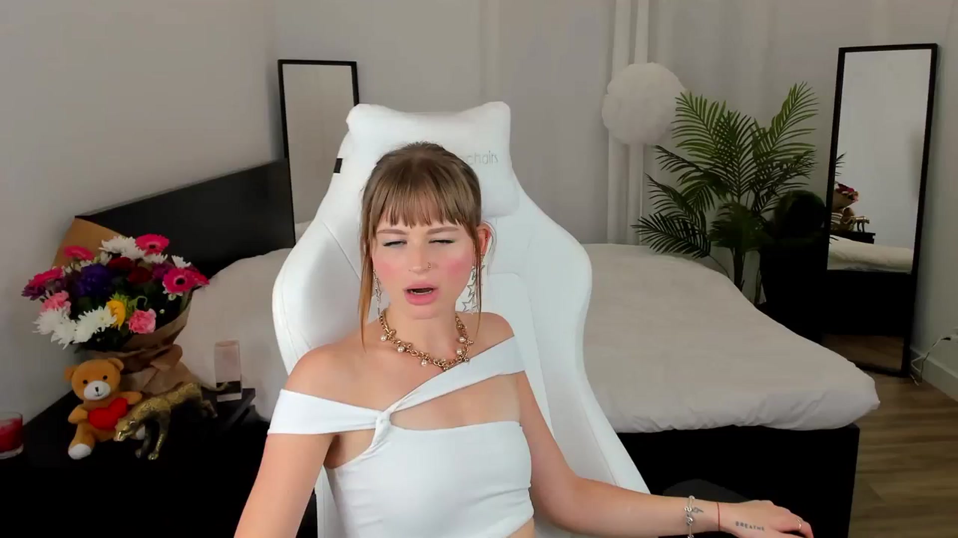 Gallery image thumbnail from AshleyBamby's myfreecams stream on, 09/08/2023, 23:08 image 15 of 20