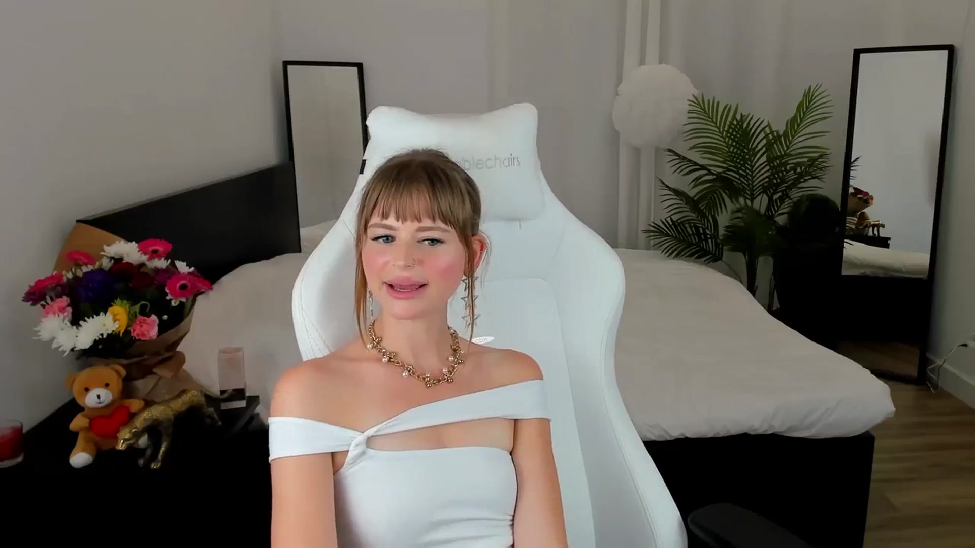 Gallery image thumbnail from AshleyBamby's myfreecams stream on, 09/08/2023, 23:08 image 17 of 20
