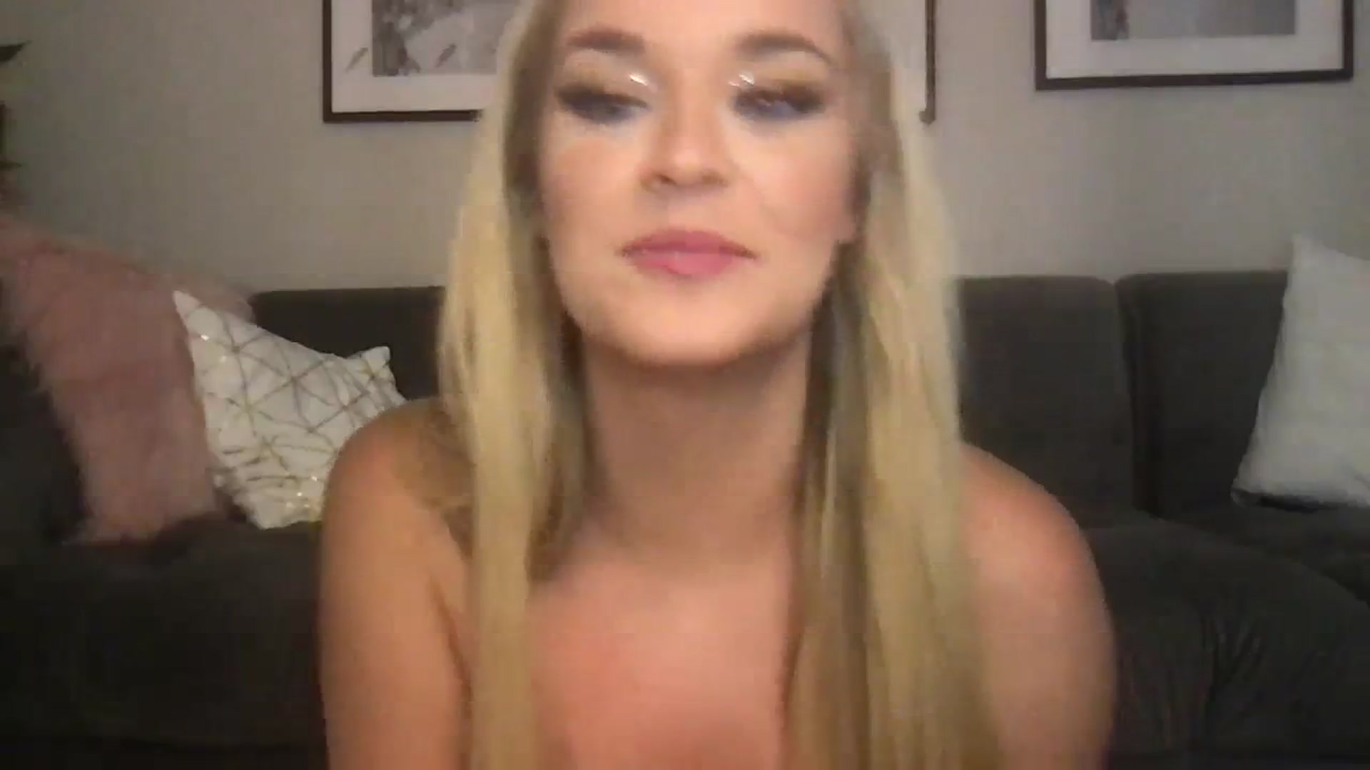 Gallery image thumbnail from AshleyDaven's myfreecams stream on, 08/10/2023, 02:16 image 8 of 20
