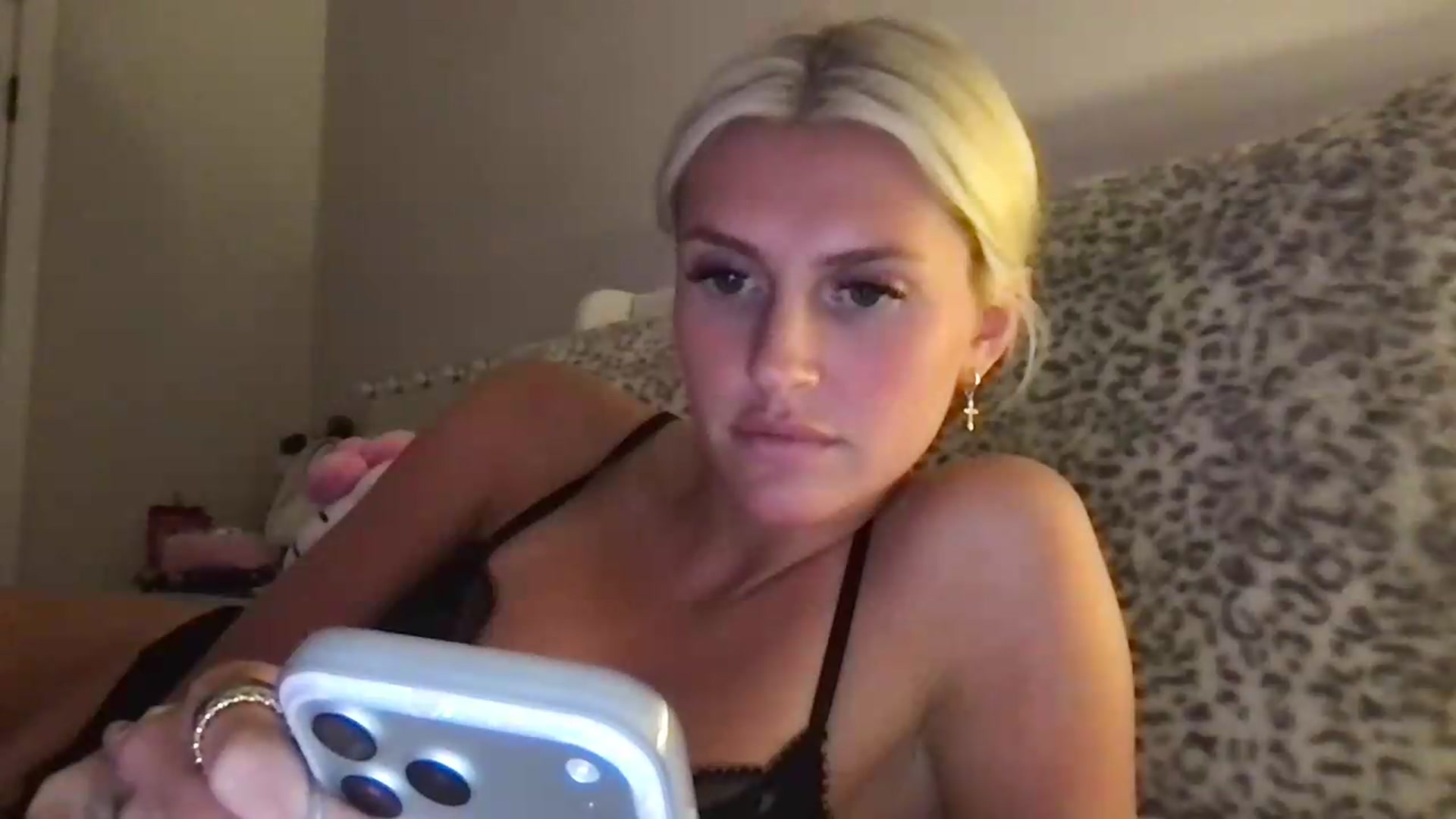 Gallery image thumbnail from AshleyDavis's myfreecams stream on, 05/22/2026, 02:42 image 5 of 20