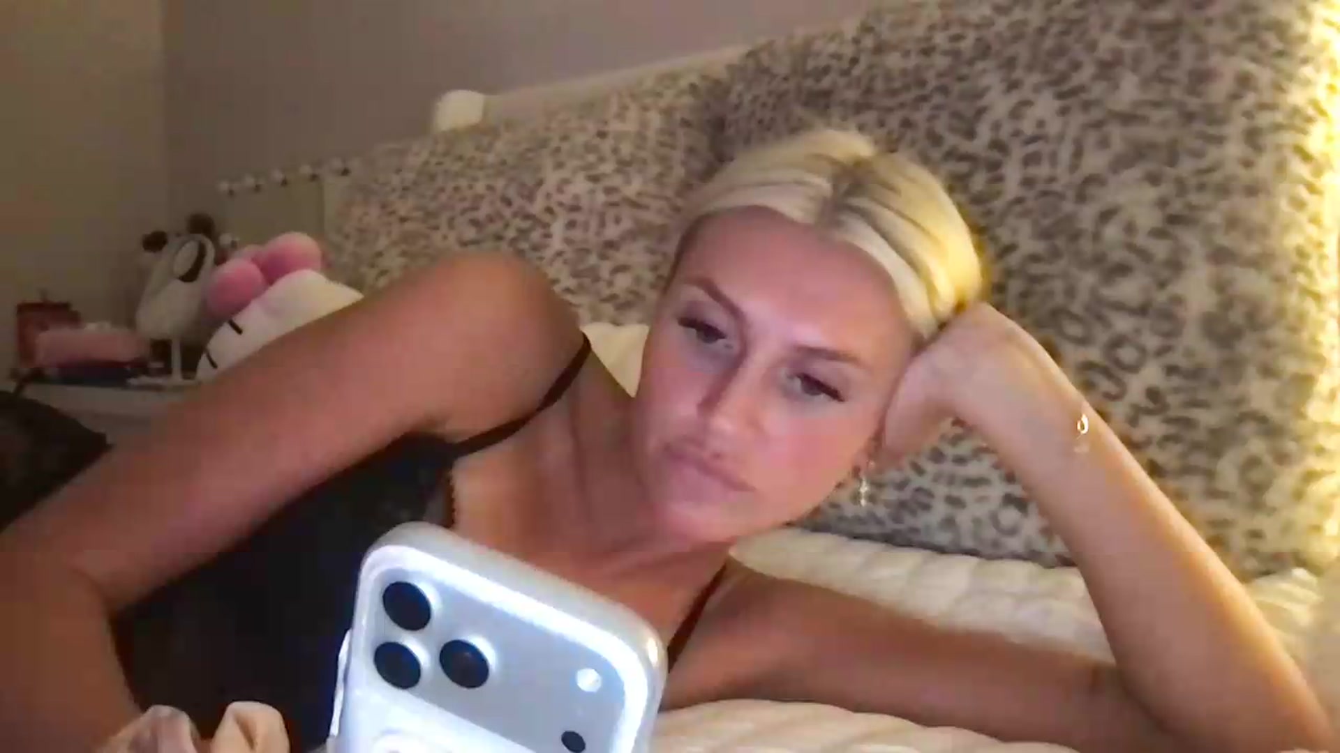 Gallery image thumbnail from AshleyDavis's myfreecams stream on, 05/22/2026, 02:42 image 13 of 20