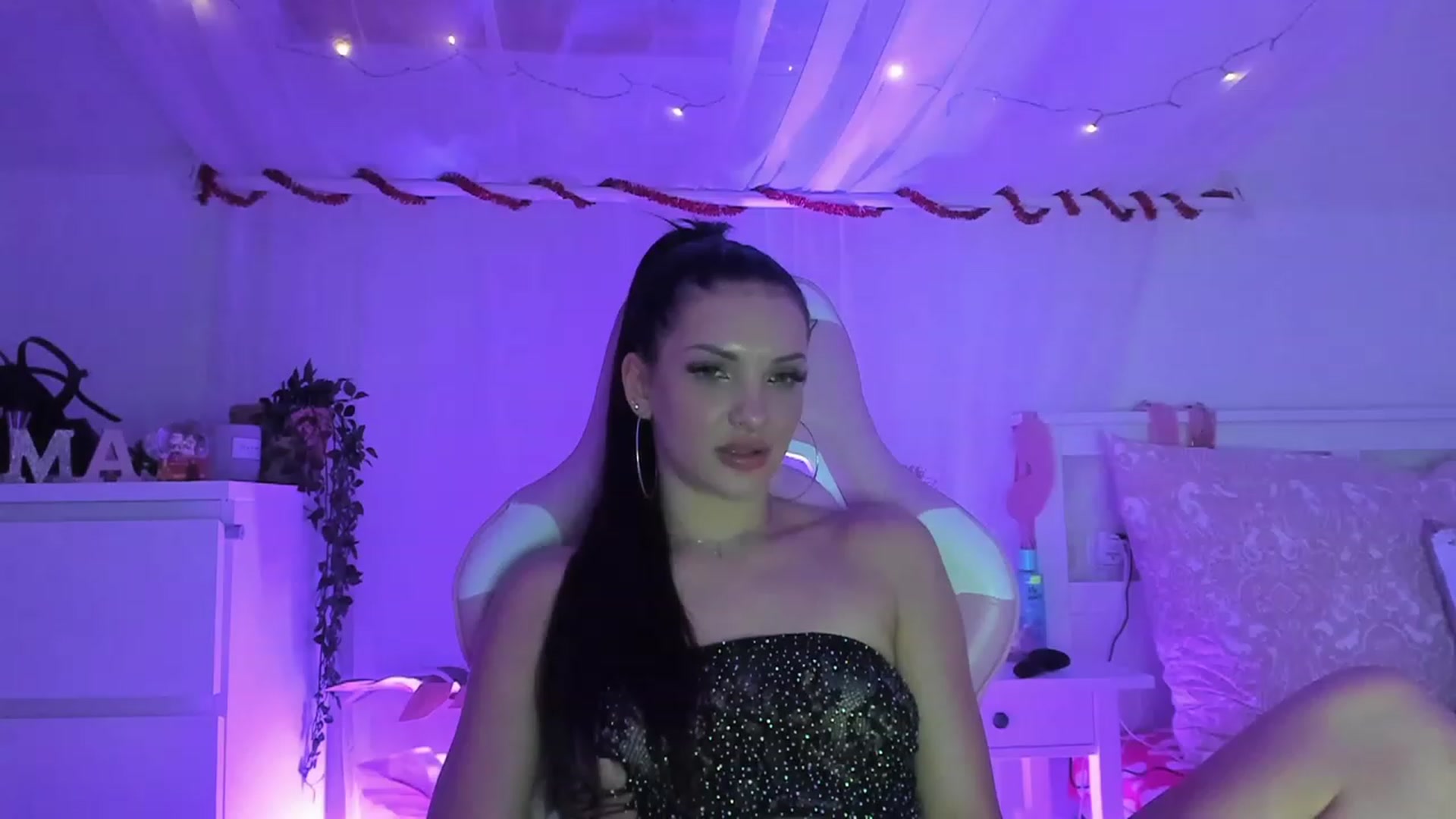 Gallery image thumbnail from AshleyJohnes's myfreecams stream on, 12/03/2022, 08:18 image 10 of 20
