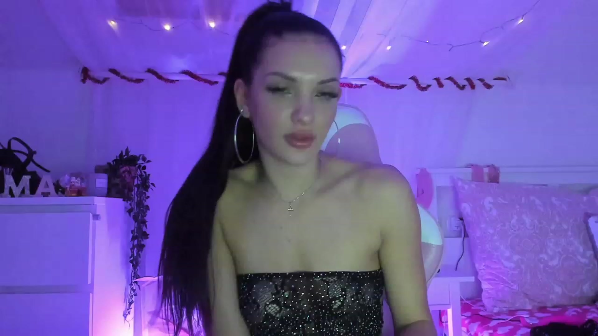 Gallery image thumbnail from AshleyJohnes's myfreecams stream on, 12/03/2022, 08:18 image 6 of 20