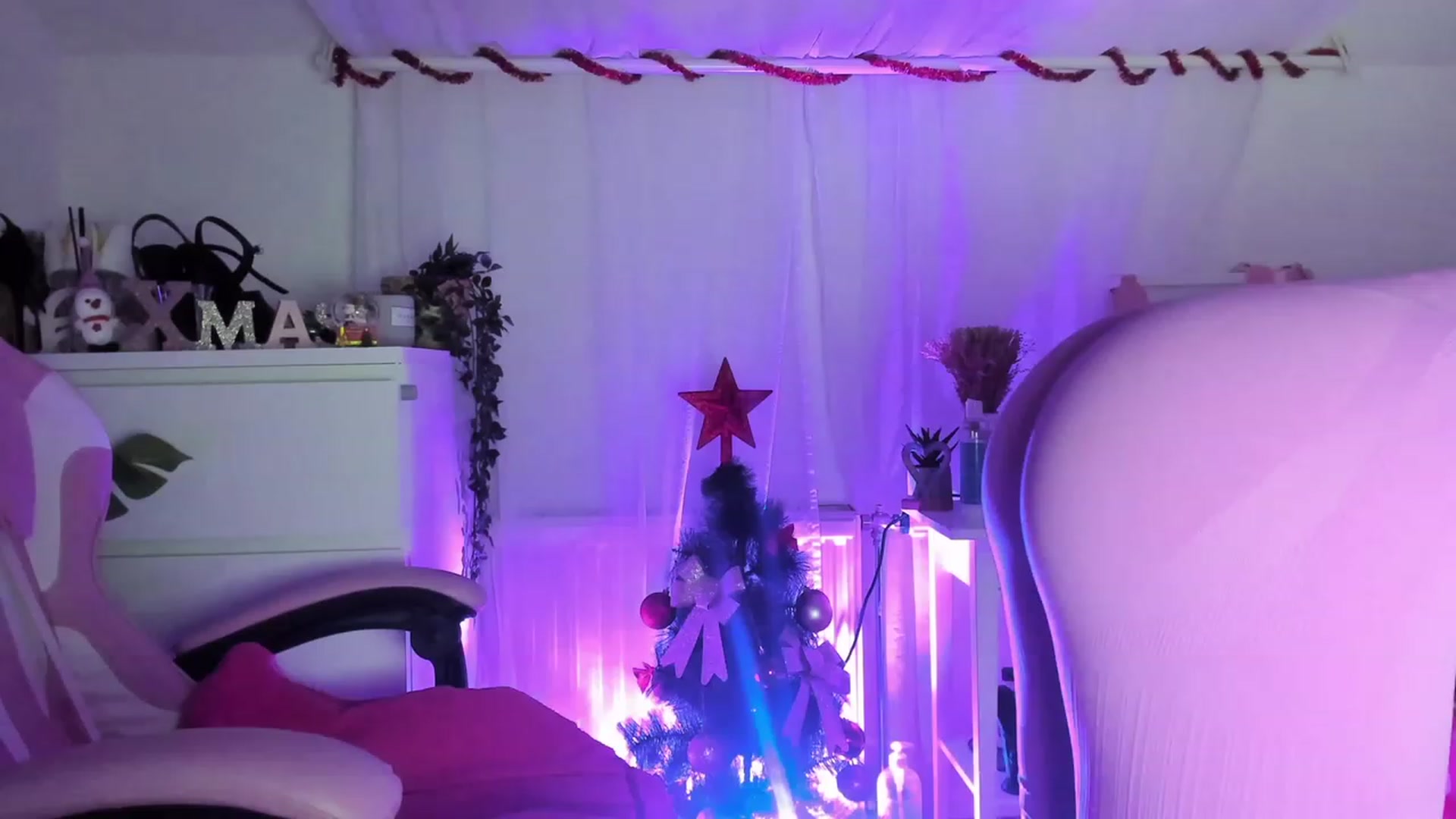 Gallery image thumbnail from AshleyJohnes's myfreecams stream on, 12/05/2022, 05:44 image 3 of 20