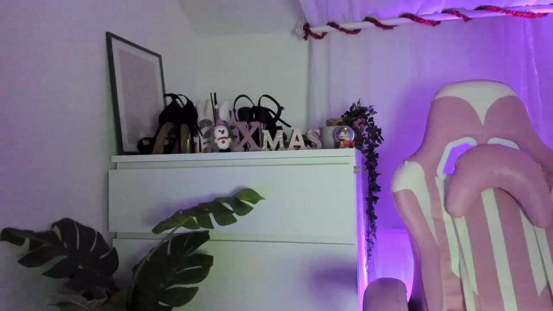 Gallery image thumbnail from AshleyJohnes's myfreecams stream on, 12/05/2022, 05:44 image 15 of 20