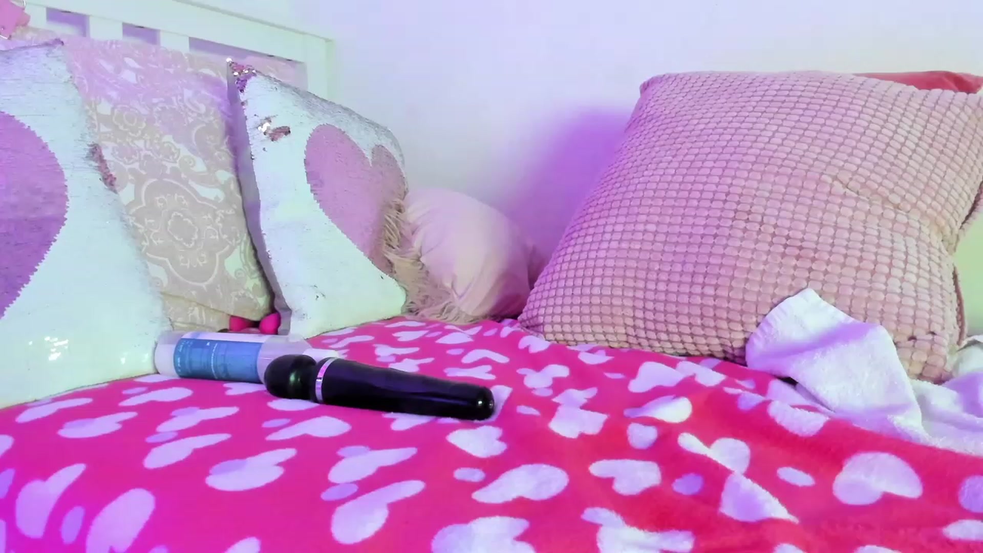 Gallery image thumbnail from AshleyJohnes's myfreecams stream on, 12/17/2022, 08:53 image 5 of 20
